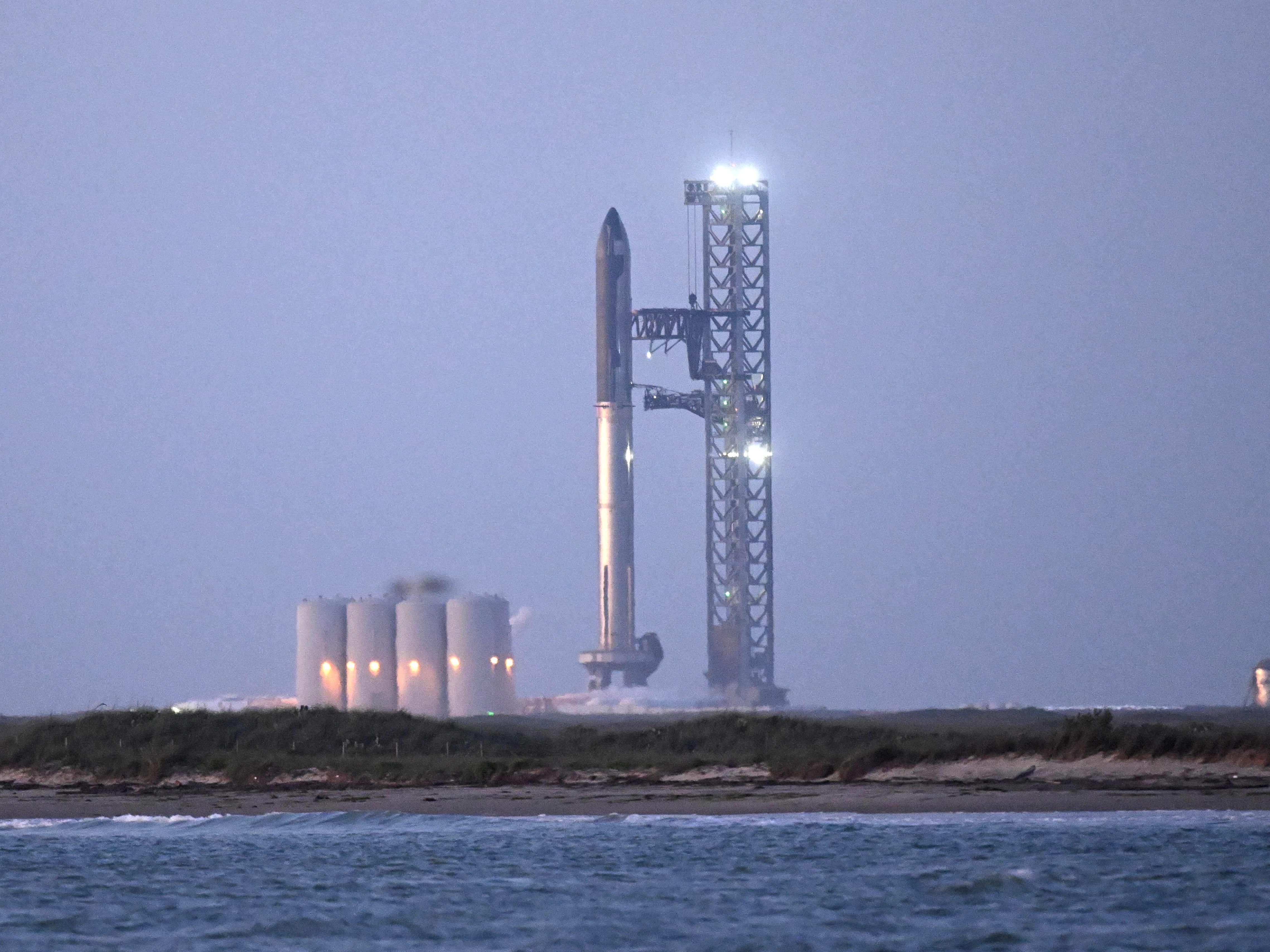 In letzter Minute wurde der Testflug der SpaceX-Rakete abgesagt. In letzter Minute wurde der Testflug der SpaceX-Rakete abgesagt.