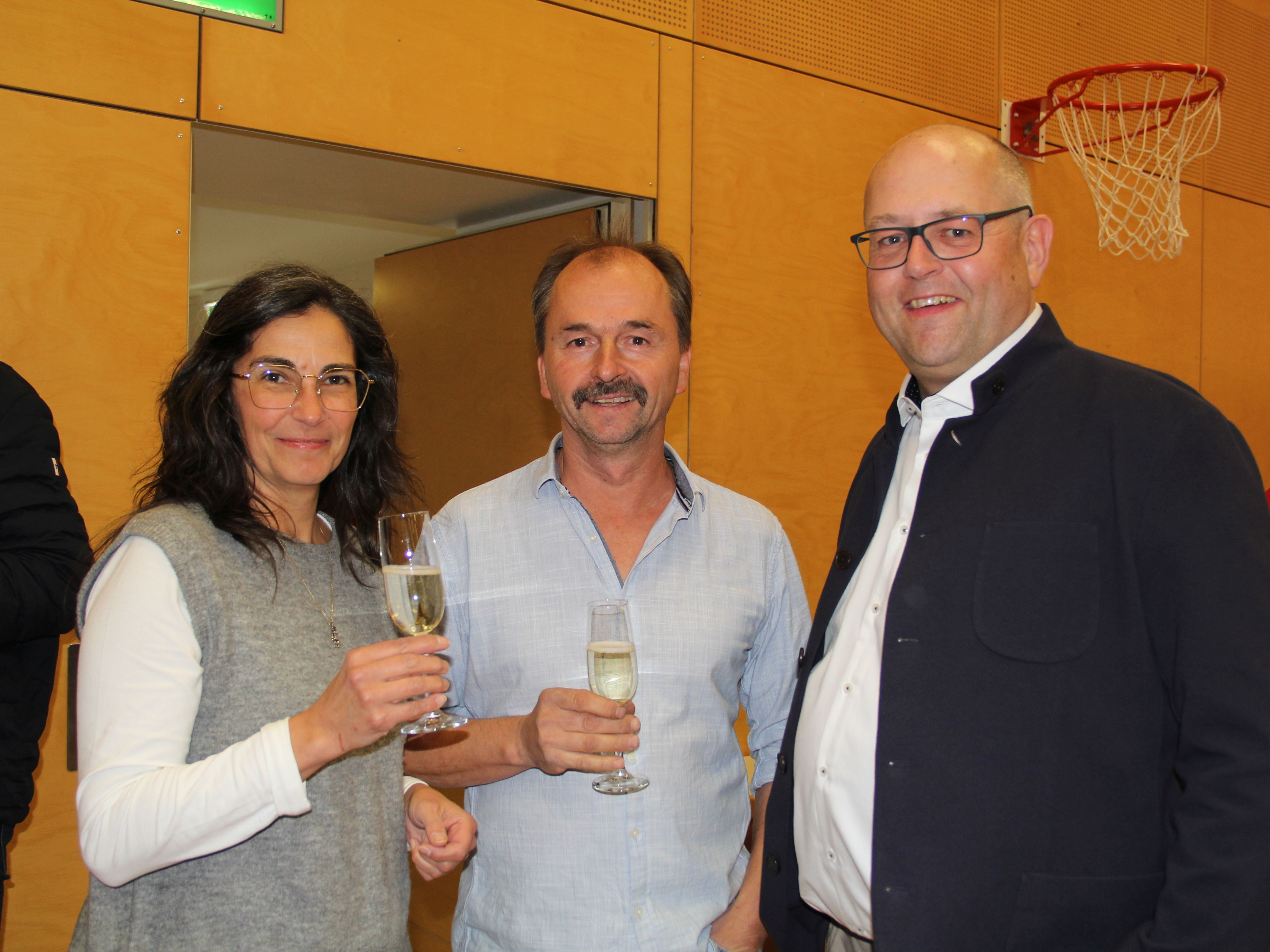 Alexandra Mohr und Martin Tschofen unterhielten sich gerne mit Alexander Feuerstein von den Bregenzer Weinen. Alexandra Mohr und Martin Tschofen unterhielten sich gerne mit Alexander Feuerstein von den Bregenzer Weinen.