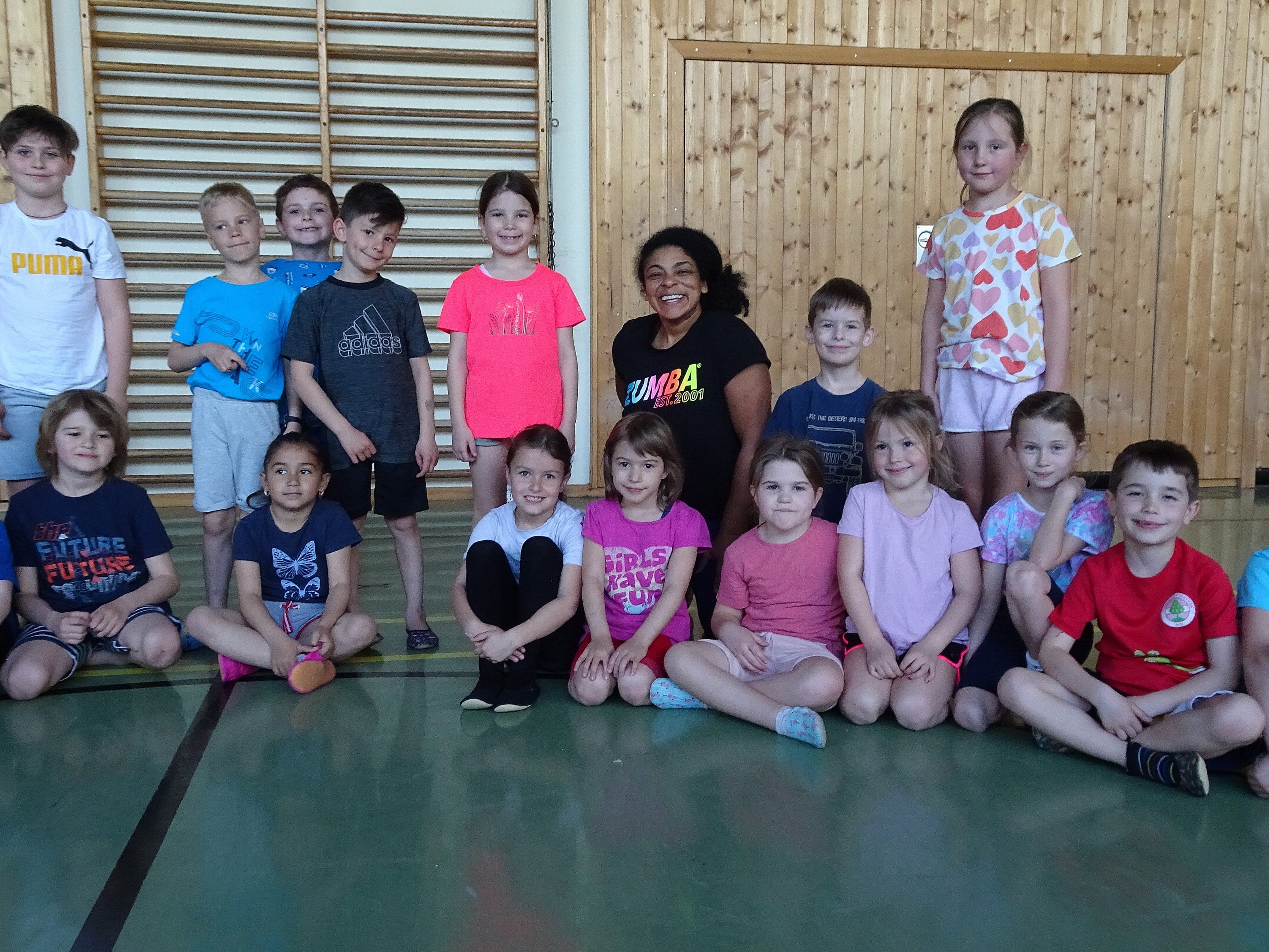 Die 1 a Klasse der VS Rohrbach hatte viel Spaß bei ihrer Zumba-Stunde mit Fitnesstrainerin Beth Mandlik.