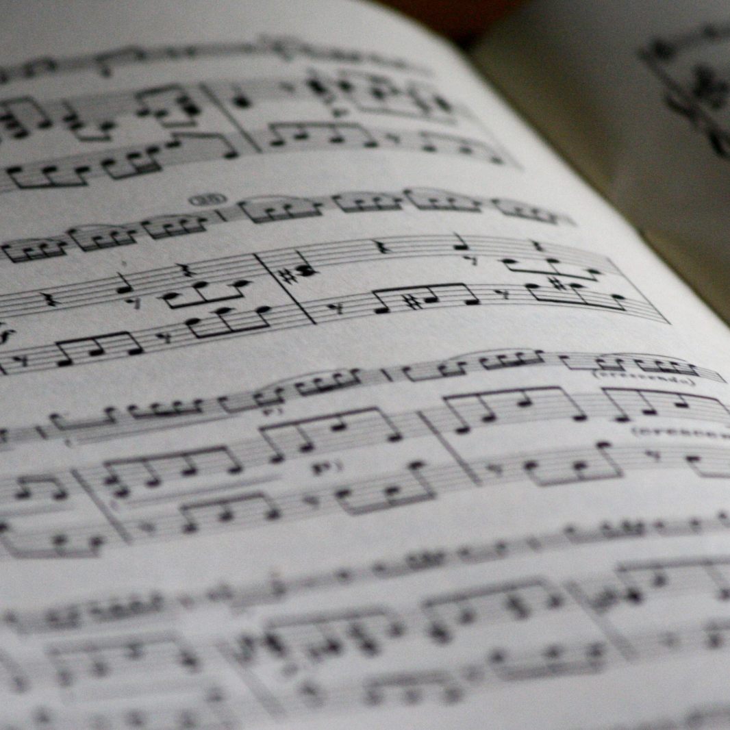 Der Verlag G. Schirmer veröffentlicht verbotene Musikwerke.