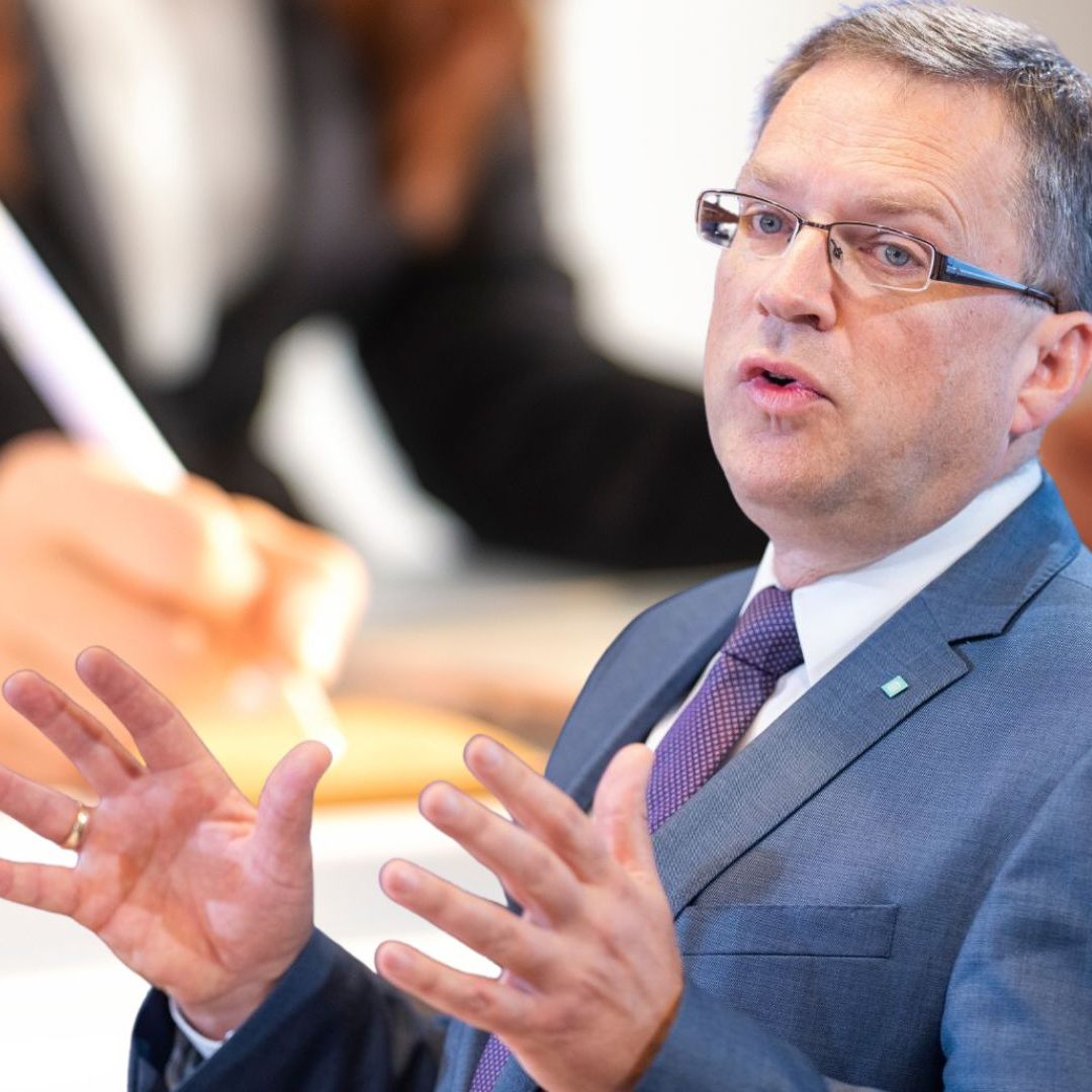 ÖAAB-Obmann und Klubobmann August Wöginger sprach sich für eine neue Grenze bei der Steuerbefreiung von Überstunden aus.