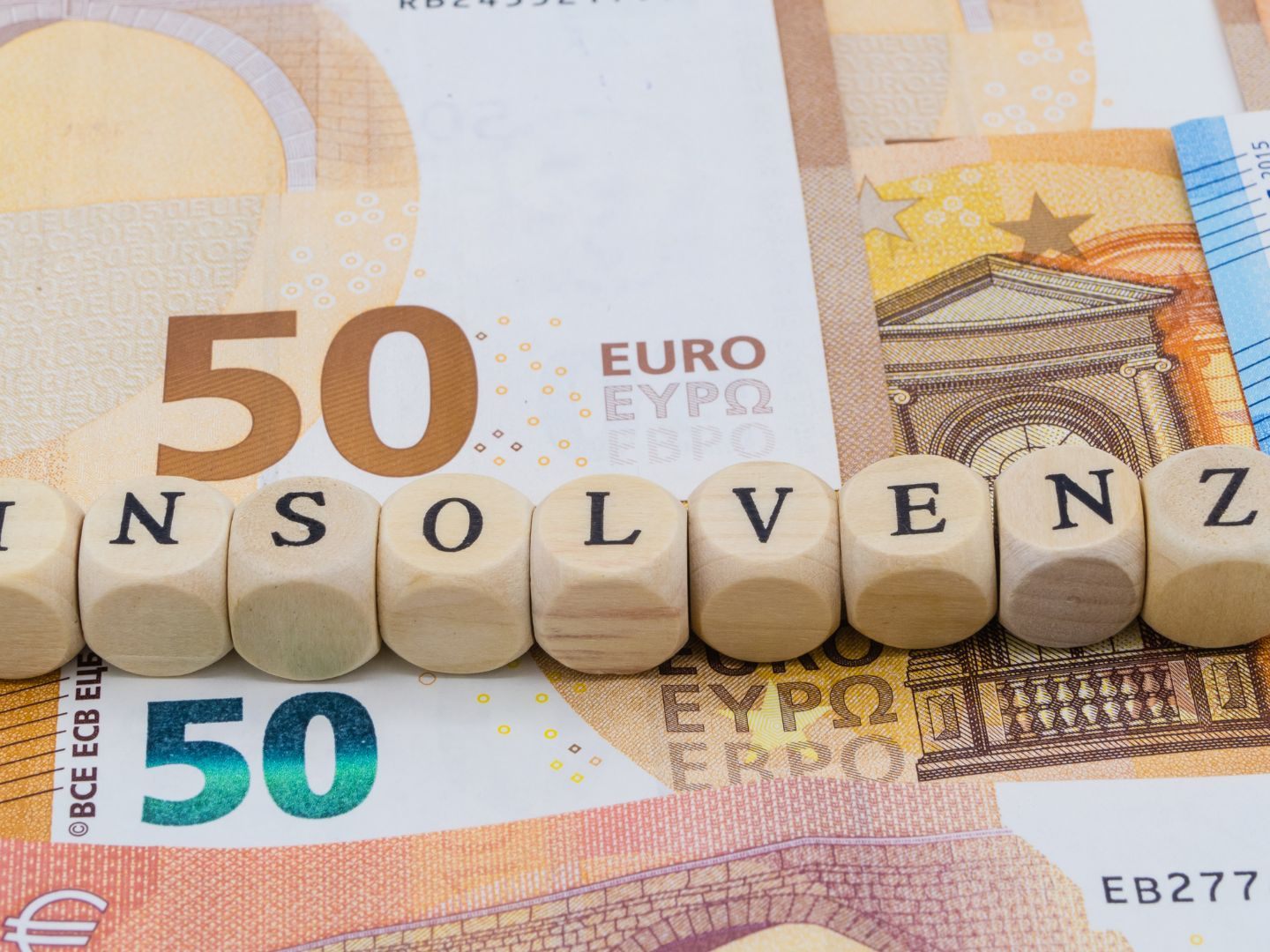 Der Anstieg der Firmenpleiten bremst sich 2023 ein.