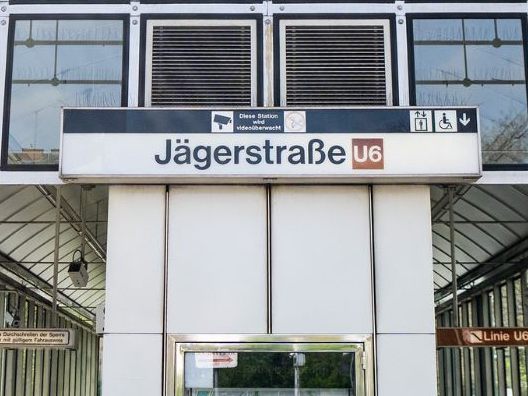 In einer Wiener U-Bahnstation ist es letzte Woche zu einem Überfall mit einer Machete gekommen. In einer Wiener U-Bahnstation ist es letzte Woche zu einem Überfall mit einer Machete gekommen.