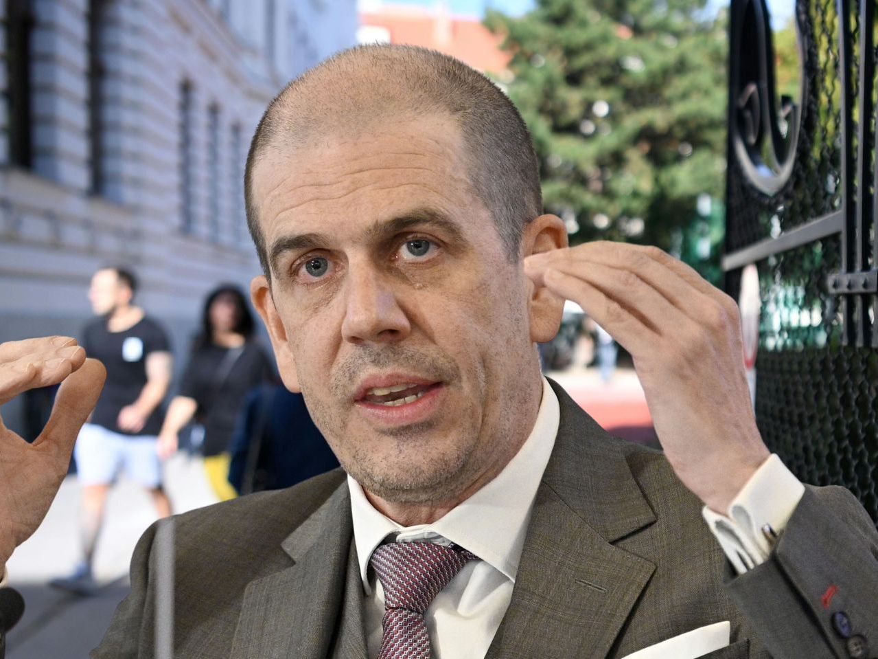 Meinungsforscher, wie auch Peter Hajek, attestieren der FPÖ und der Linken nach der Salzburg-Wahl auch gute Chancen auf Bundesebene. Meinungsforscher, wie auch Peter Hajek, attestieren der FPÖ und der Linken nach der Salzburg-Wahl auch gute Chancen auf Bundesebene.