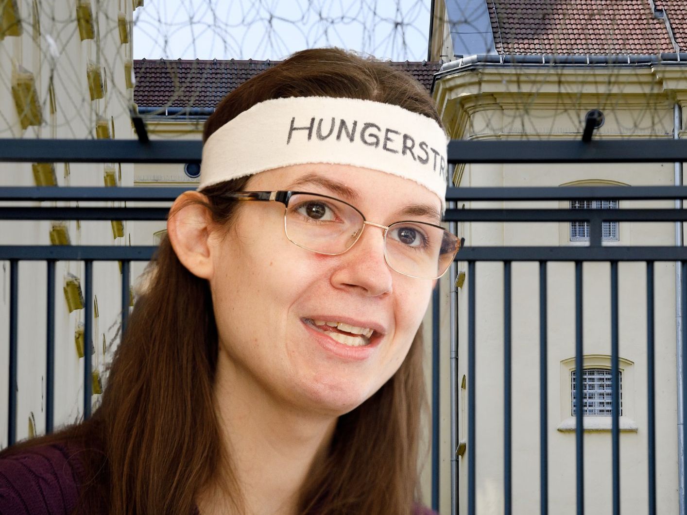 Die Mitbegründerin der Letzten Generation, Martha Krumpeck, trat am Dienstag ihre Ersatzfreiheitsstrafe in Wien an. Die Mitbegründerin der Letzten Generation, Martha Krumpeck, trat am Dienstag ihre Ersatzfreiheitsstrafe in Wien an.