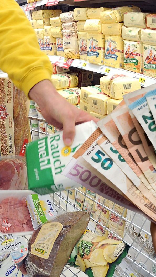 Der Handelsverband weist Kritik an starken Preisaufschlägen bei Lebensmitteln zurück.