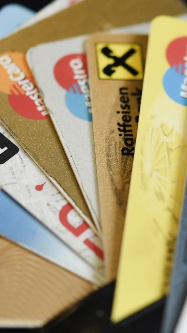 Auch Gebühren für Bankomatkarten steigen.