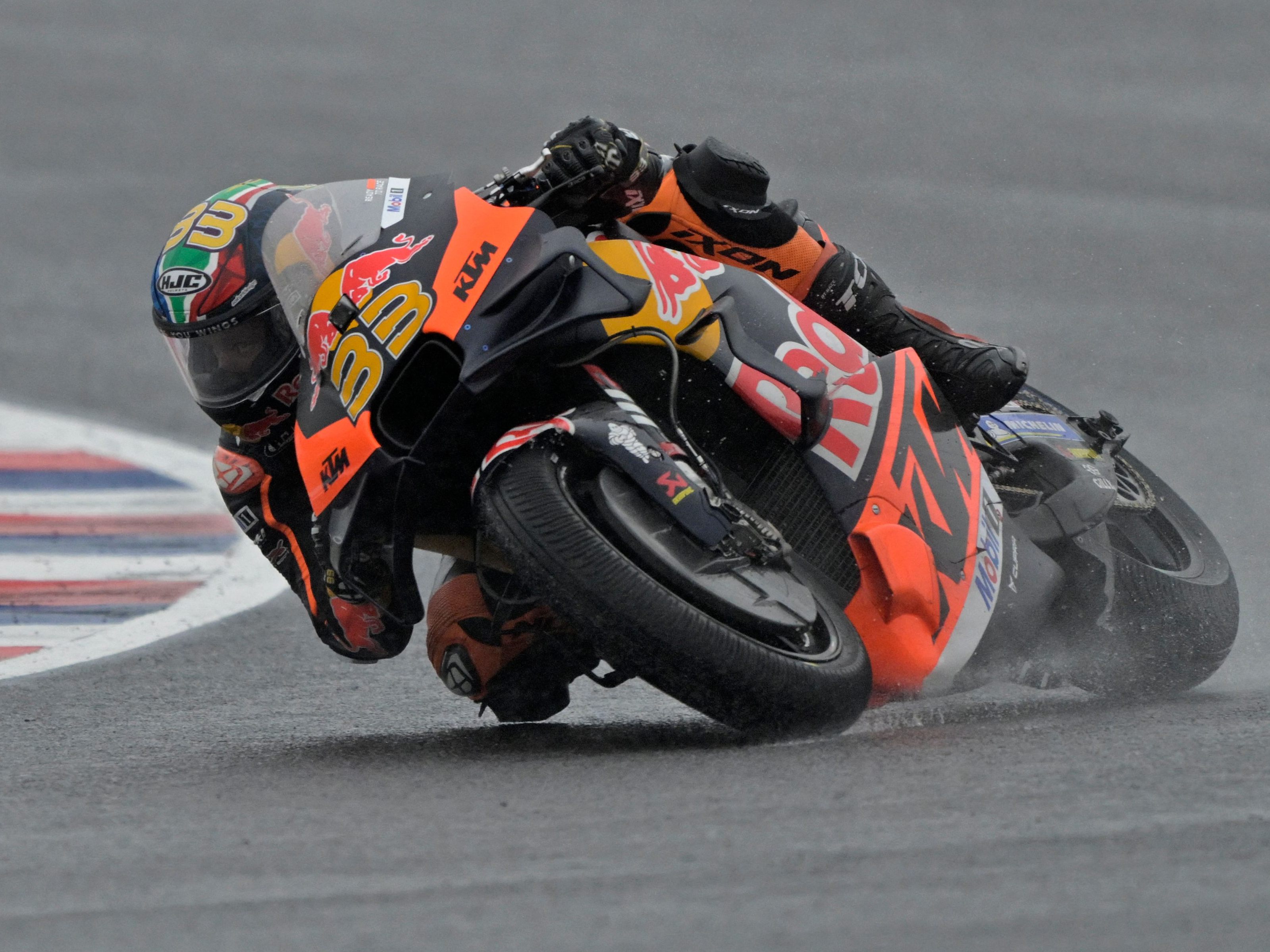 Brad Binder war im Sprint am Samstag auf seiner KTM nicht aufzuhalten. Brad Binder war im Sprint am Samstag auf seiner KTM nicht aufzuhalten.