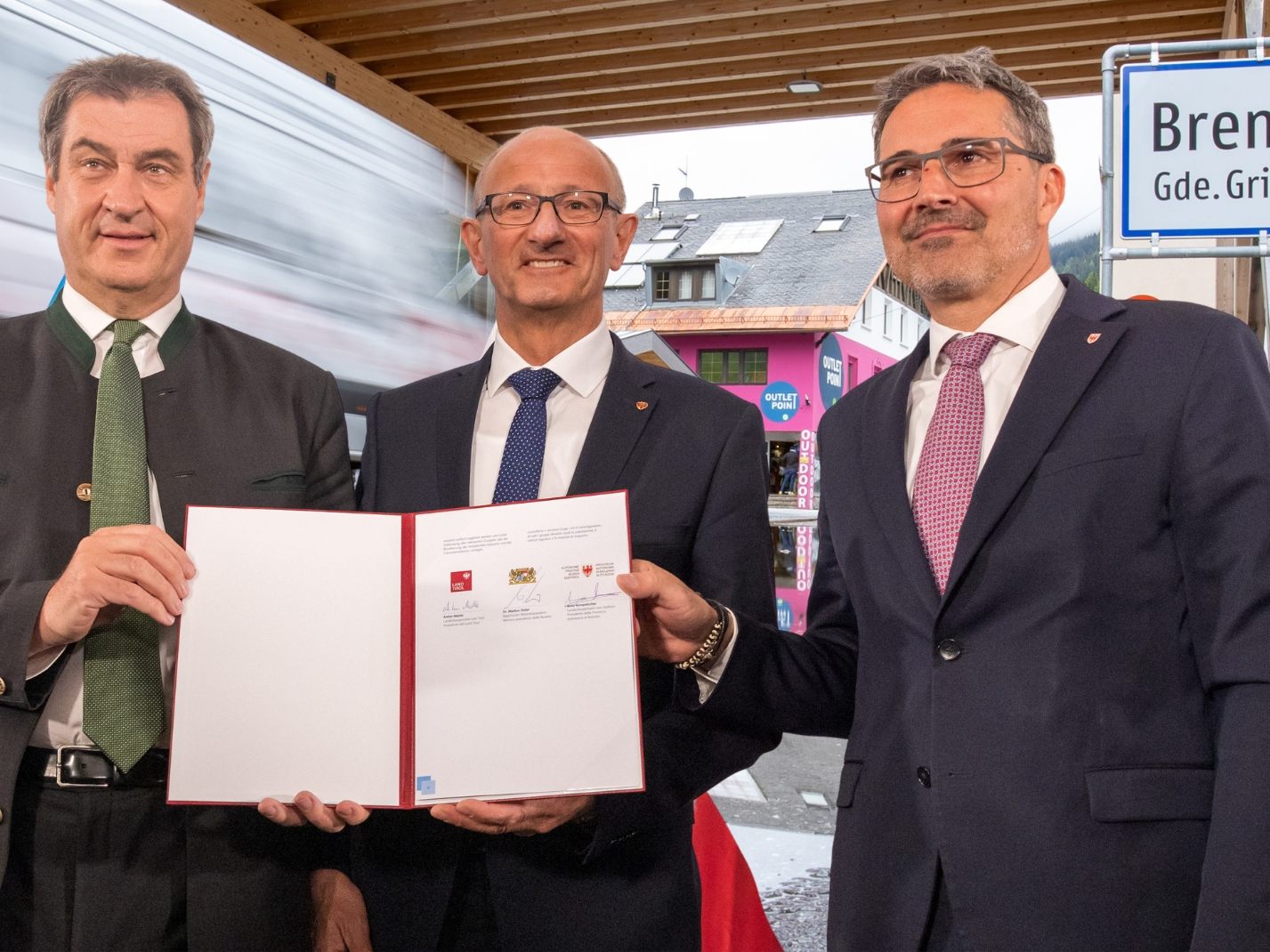 Ministerpräsident Markus Söder (Bayern), LH Anton Mattle (ÖVP), LH Arno Kompatscher (SVP) am 12. April 2023 in Kufstein. Ministerpräsident Markus Söder (Bayern), LH Anton Mattle (ÖVP), LH Arno Kompatscher (SVP) am 12. April 2023 in Kufstein.