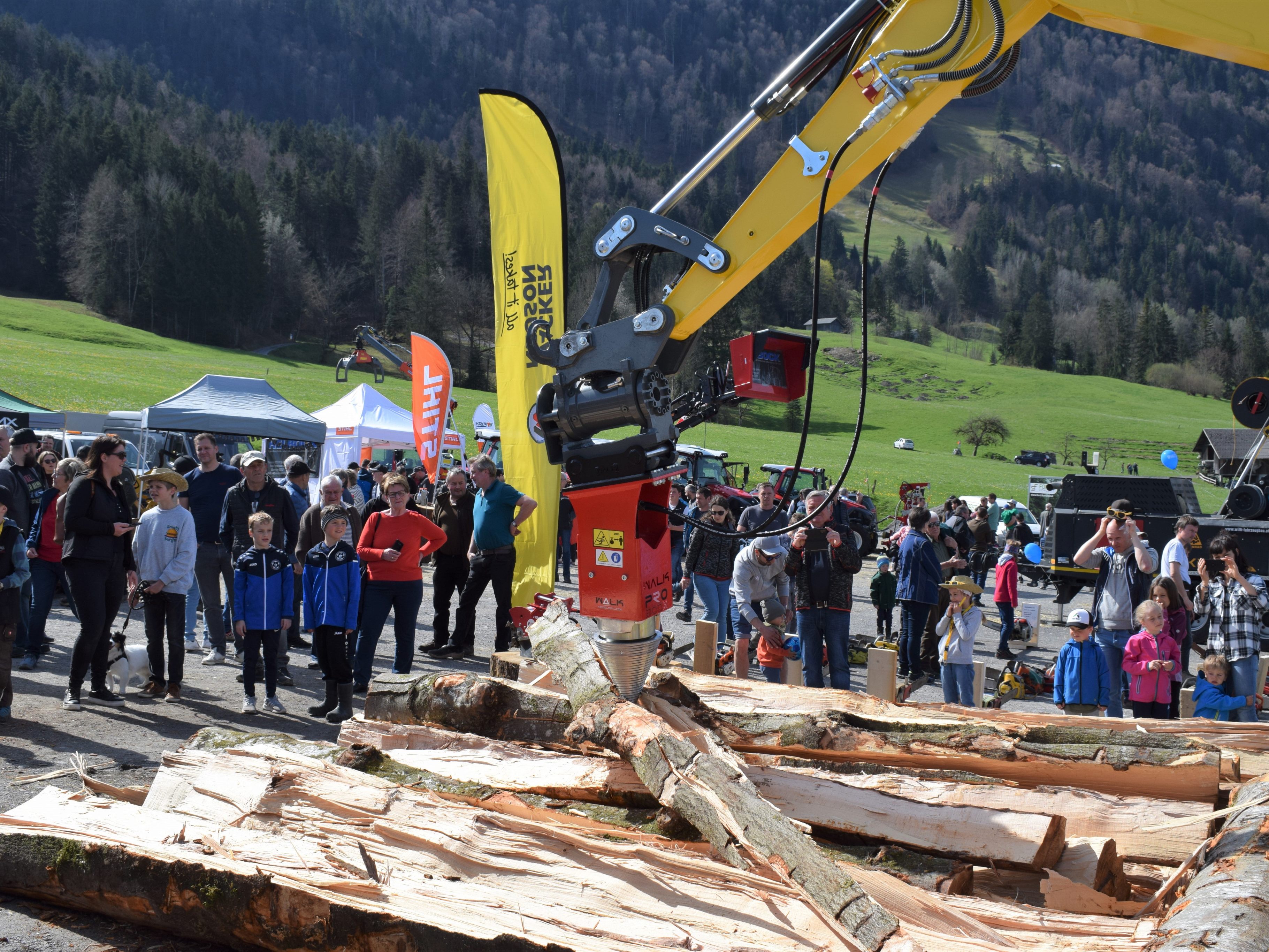 Die Vorführungen beeindruckten die vielen Besucherinnen und Besucher.