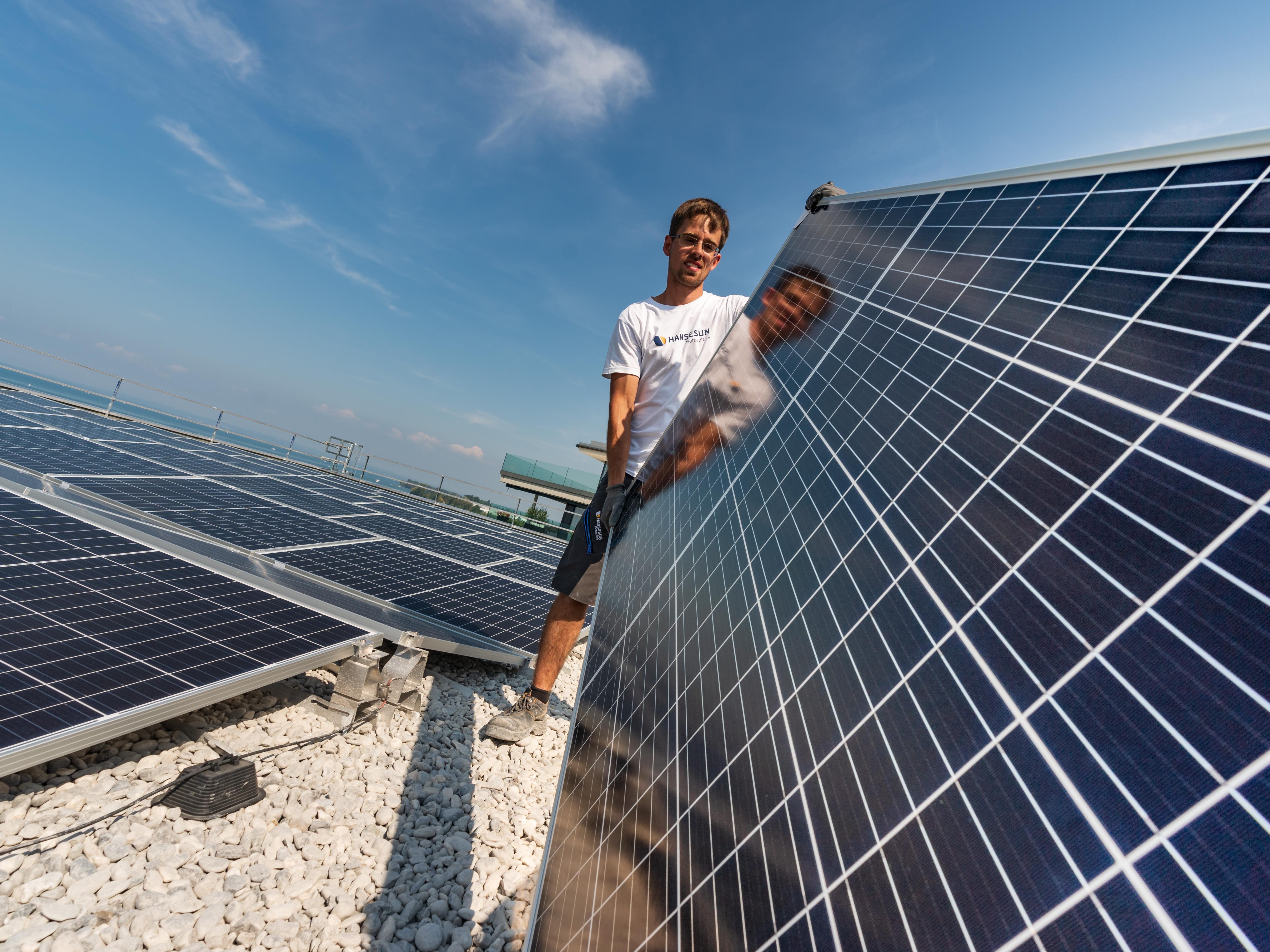Der Vorarlberger Photovoltaik-Marktführer Hansesun ist mit Unternehmen in der Schweiz, Liechtenstein, Deutschland und Tirol aktiv. Der Vorarlberger Photovoltaik-Marktführer Hansesun ist mit Unternehmen in der Schweiz, Liechtenstein, Deutschland und Tirol aktiv.