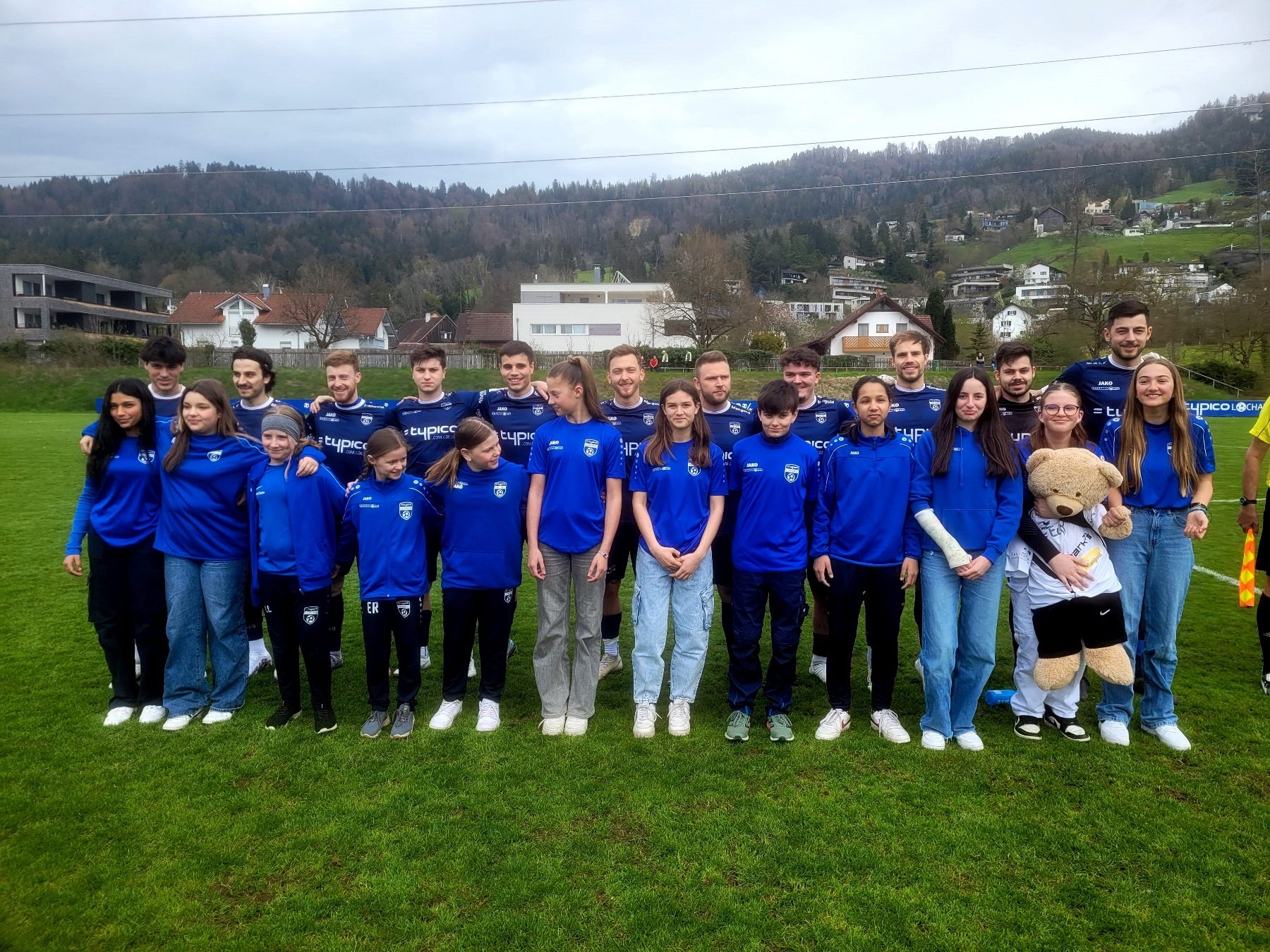 Ein volles Haus und beste Fußballstimmung: Besuchen auch Sie am Samstag im Stadion Hoferfeld das Spitzenspiel der Vorarlbergliga: SV typico Lochau gegen den FC Hard! Ein volles Haus und beste Fußballstimmung: Besuchen auch Sie am Samstag im Stadion Hoferfeld das Spitzenspiel der Vorarlbergliga: SV typico Lochau gegen den FC Hard!