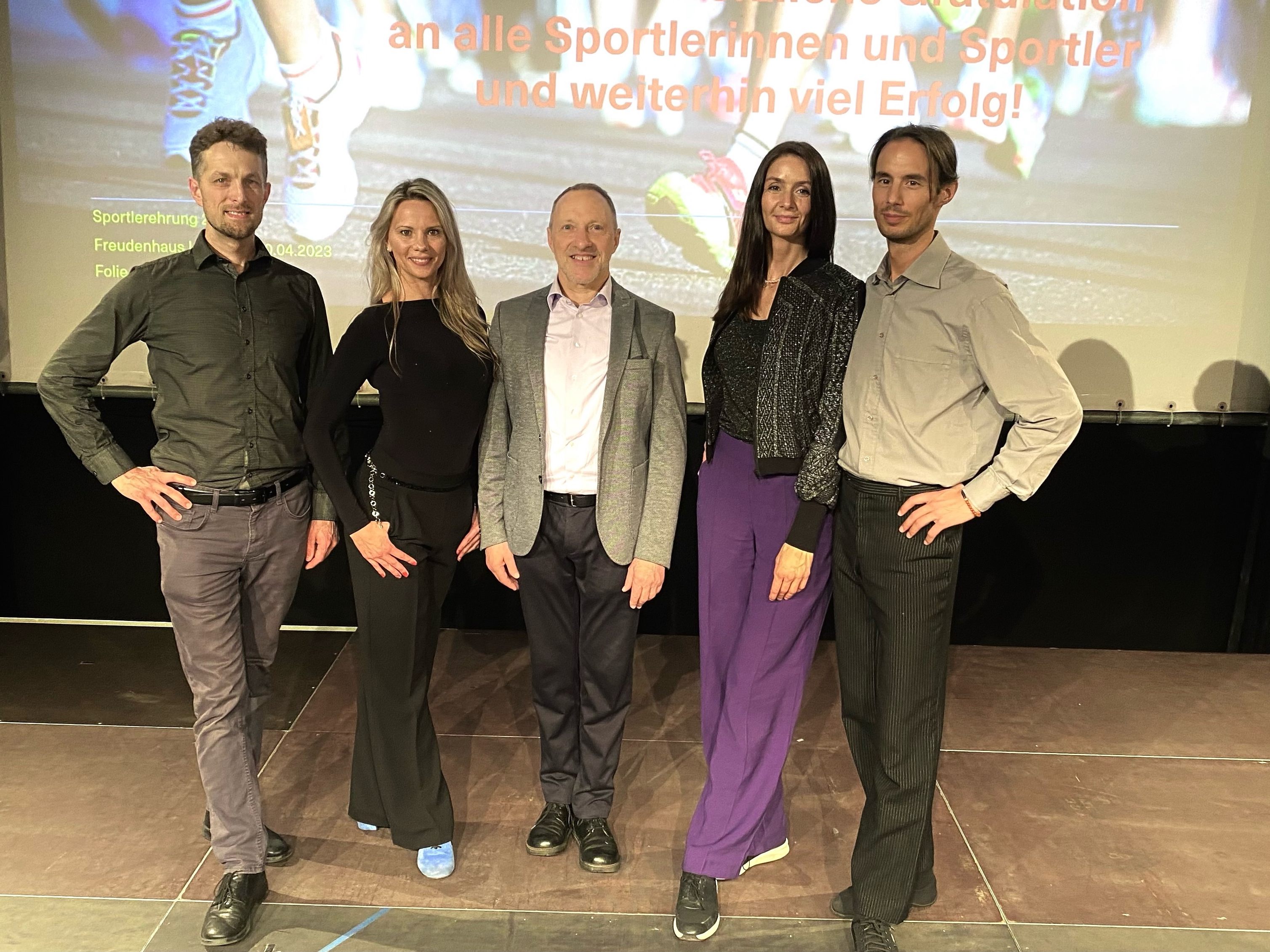 Andrew, Oksana, Eugen, Eleonora und Rene bei der Sportlerehrung im Freudenhaus. Andrew, Oksana, Eugen, Eleonora und Rene bei der Sportlerehrung im Freudenhaus.