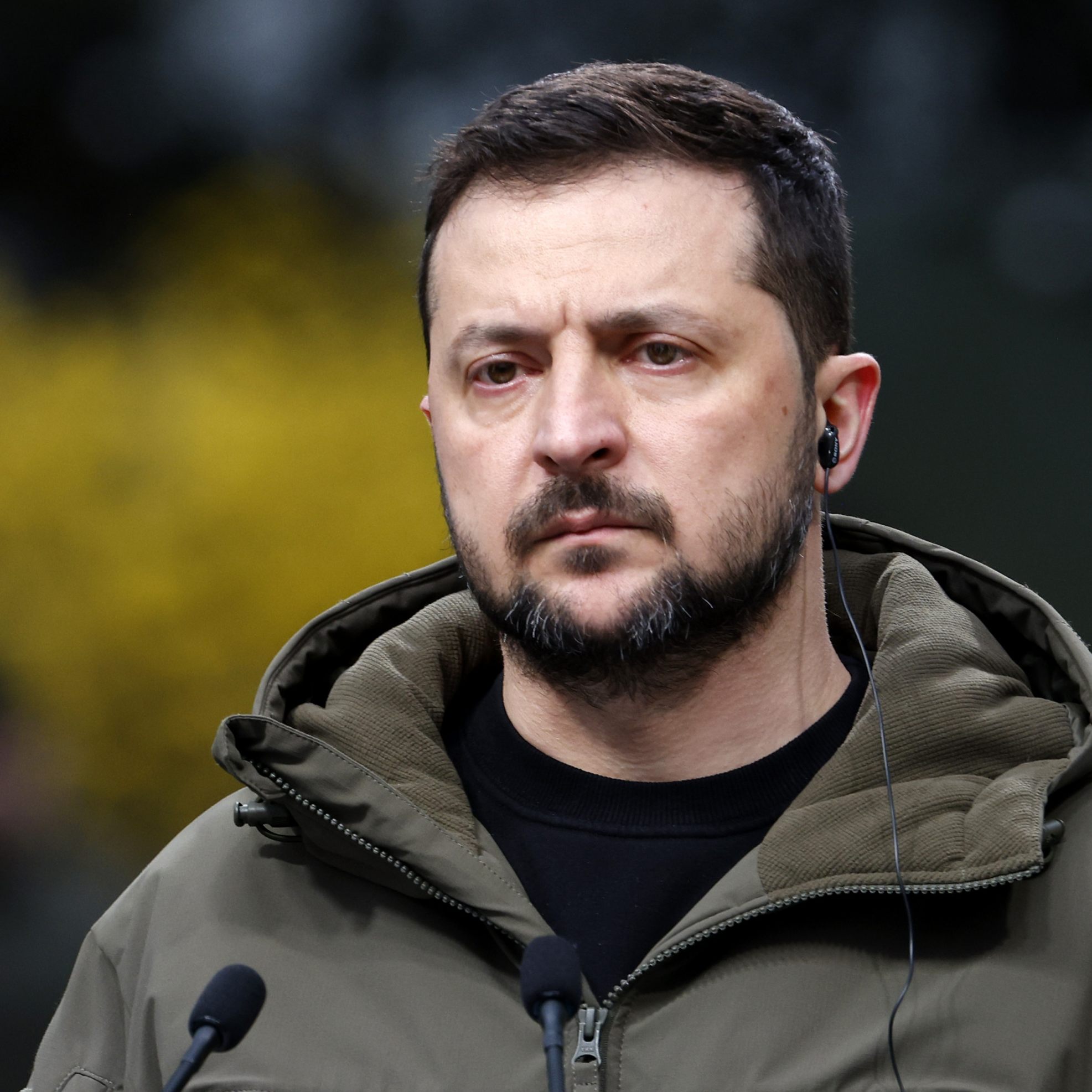 Der ukrainische Präsident Selenskyj verurteilt die Videos der Enthauptungen von mehreren Soldaten.