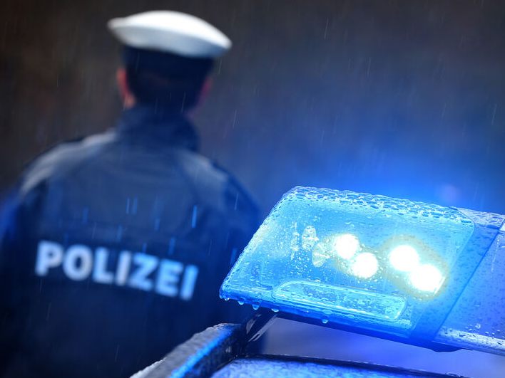 Bundespolizei vollstreckt Haftbefehle. Bundespolizei vollstreckt Haftbefehle.