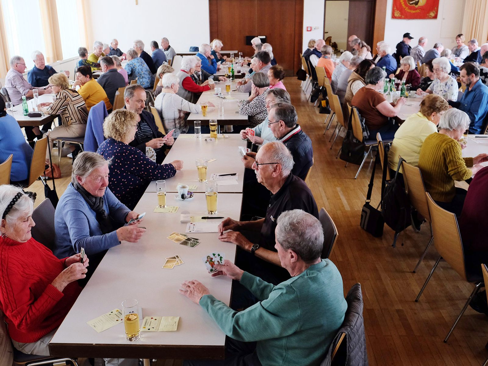 Die Mitglieder von Vorarlberg 50plus-Dornbirn jassten mit vollem Eifer um die schönen Preise Die Mitglieder von Vorarlberg 50plus-Dornbirn jassten mit vollem Eifer um die schönen Preise