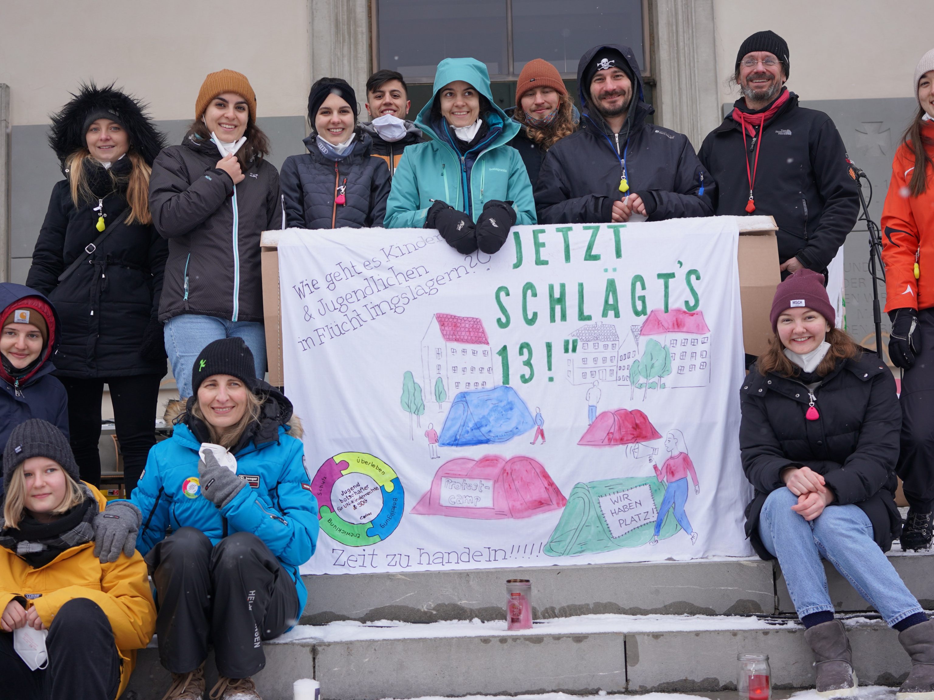 Schon 2021 machten die Jugendbotschafter*innen auf die Situation vieler Kinder in den Krisenregionen der Welt aufmerksam. Schon 2021 machten die Jugendbotschafter*innen auf die Situation vieler Kinder in den Krisenregionen der Welt aufmerksam.