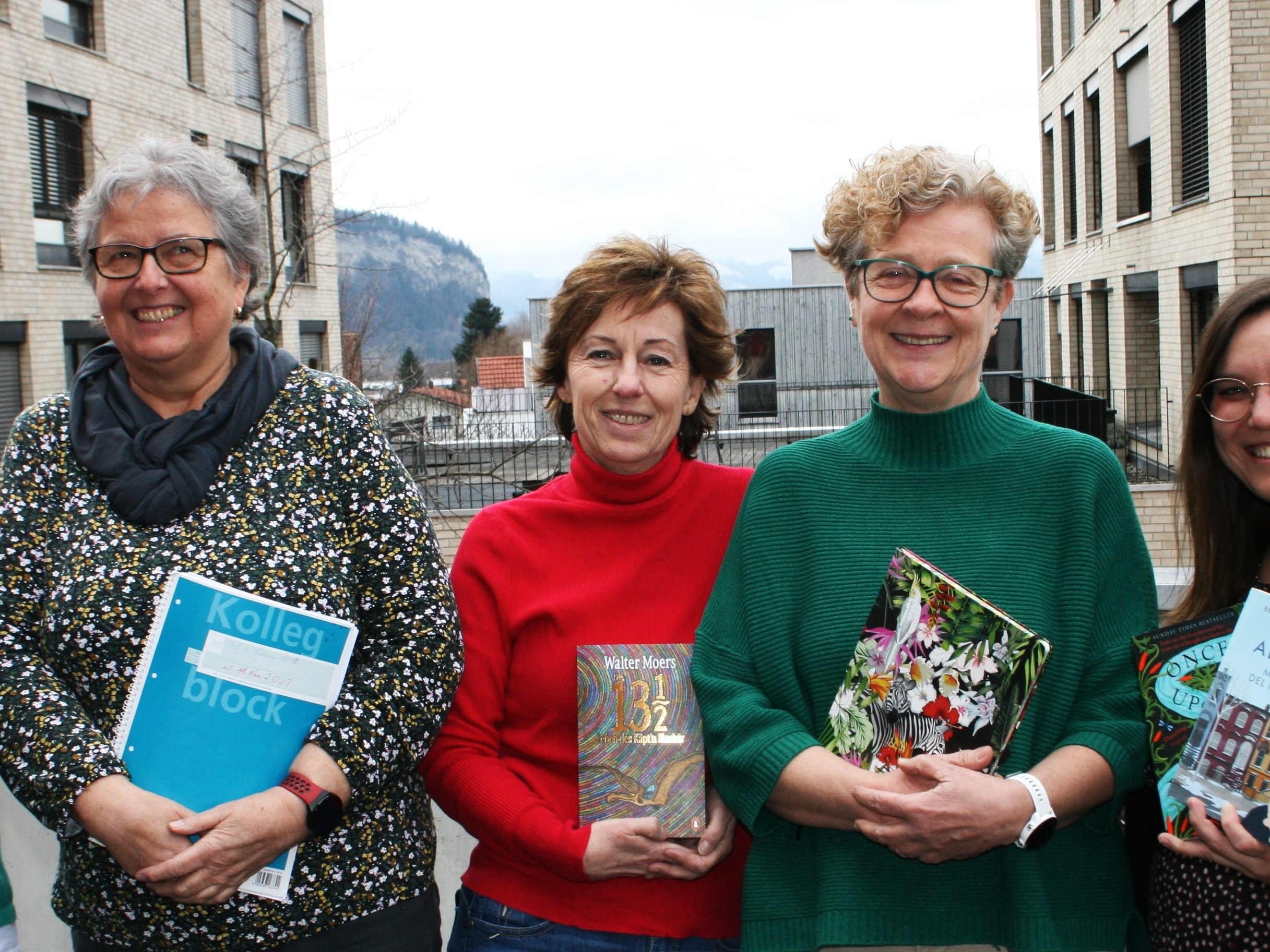 Autorinnen der "Schreibwerkstatt für alle" lesen in der Bibliothek Götzis. Autorinnen der "Schreibwerkstatt für alle" lesen in der Bibliothek Götzis.