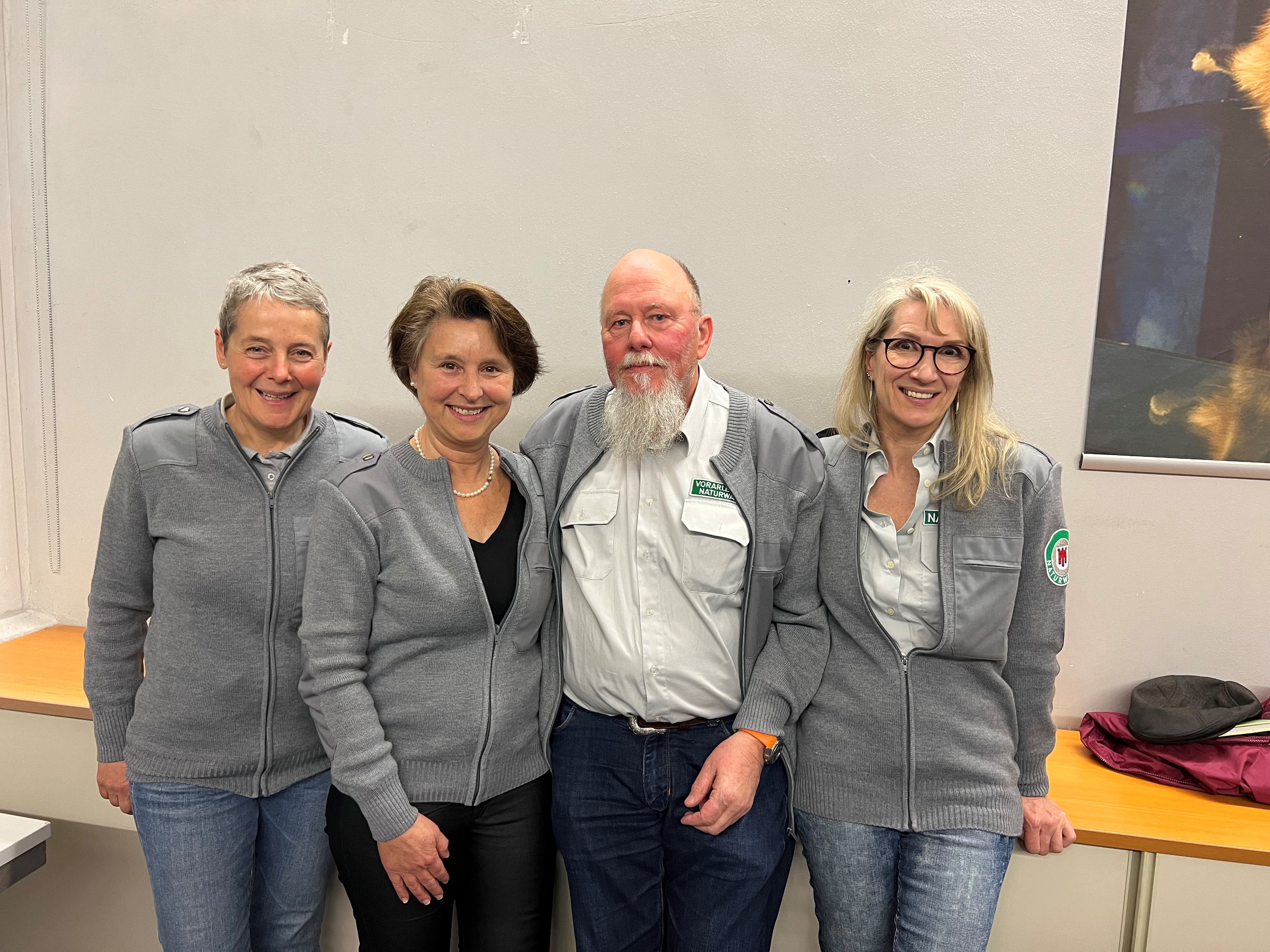 Vorstandsmitglieder der Naturwacht Vorarlberg, v.li.: Gaby Kraft (Schriftführerin), Dr.DI Marion Eckert-Krause (Stv. Landesleiterin), Edmund Hartmann (Landesleiter), Brigitte Hellmair (Kassierin). Vorstandsmitglieder der Naturwacht Vorarlberg, v.li.: Gaby Kraft (Schriftführerin), Dr.DI Marion Eckert-Krause (Stv. Landesleiterin), Edmund Hartmann (Landesleiter), Brigitte Hellmair (Kassierin).