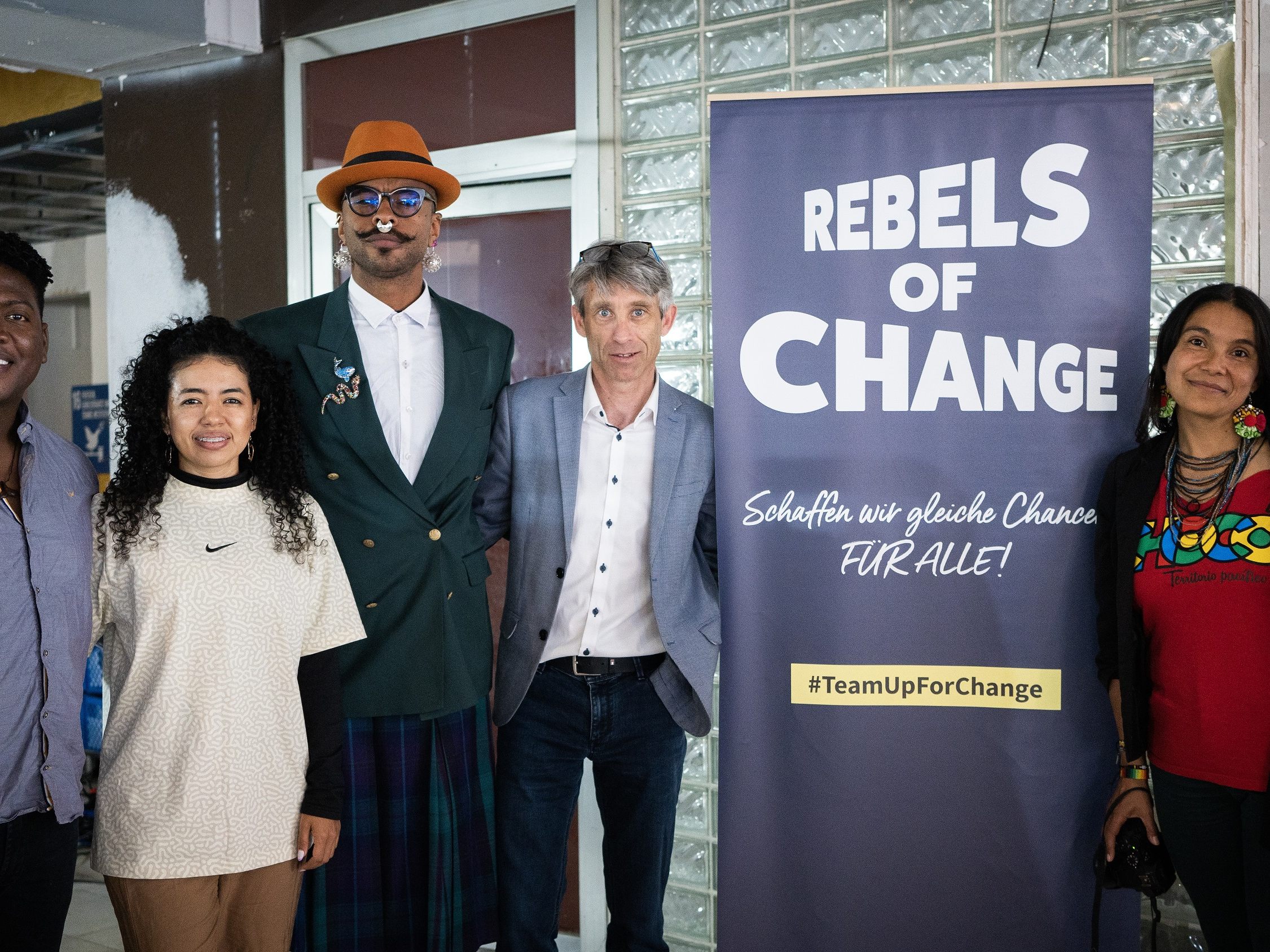 Das Künstlerkollektiv (Jeisson Riascos, Paula Og, Andres Mosquera), Claudio Tedeschi (Caritas Vorarlberg), Carolina Osorio Rogelis und Irina Rojas (beide Klimabündnis)
