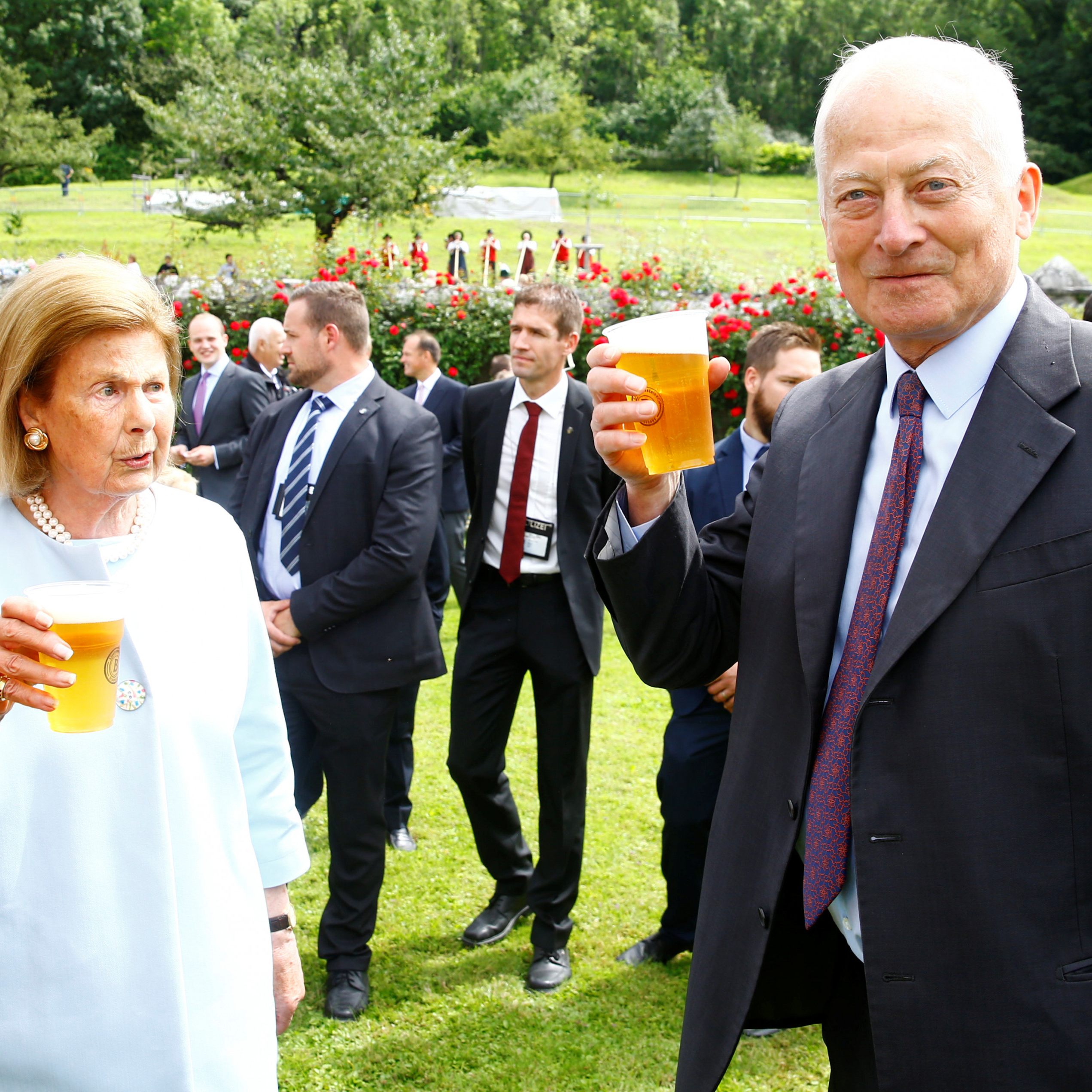 Fürst Hans-Adam II. mit seiner Gattin.