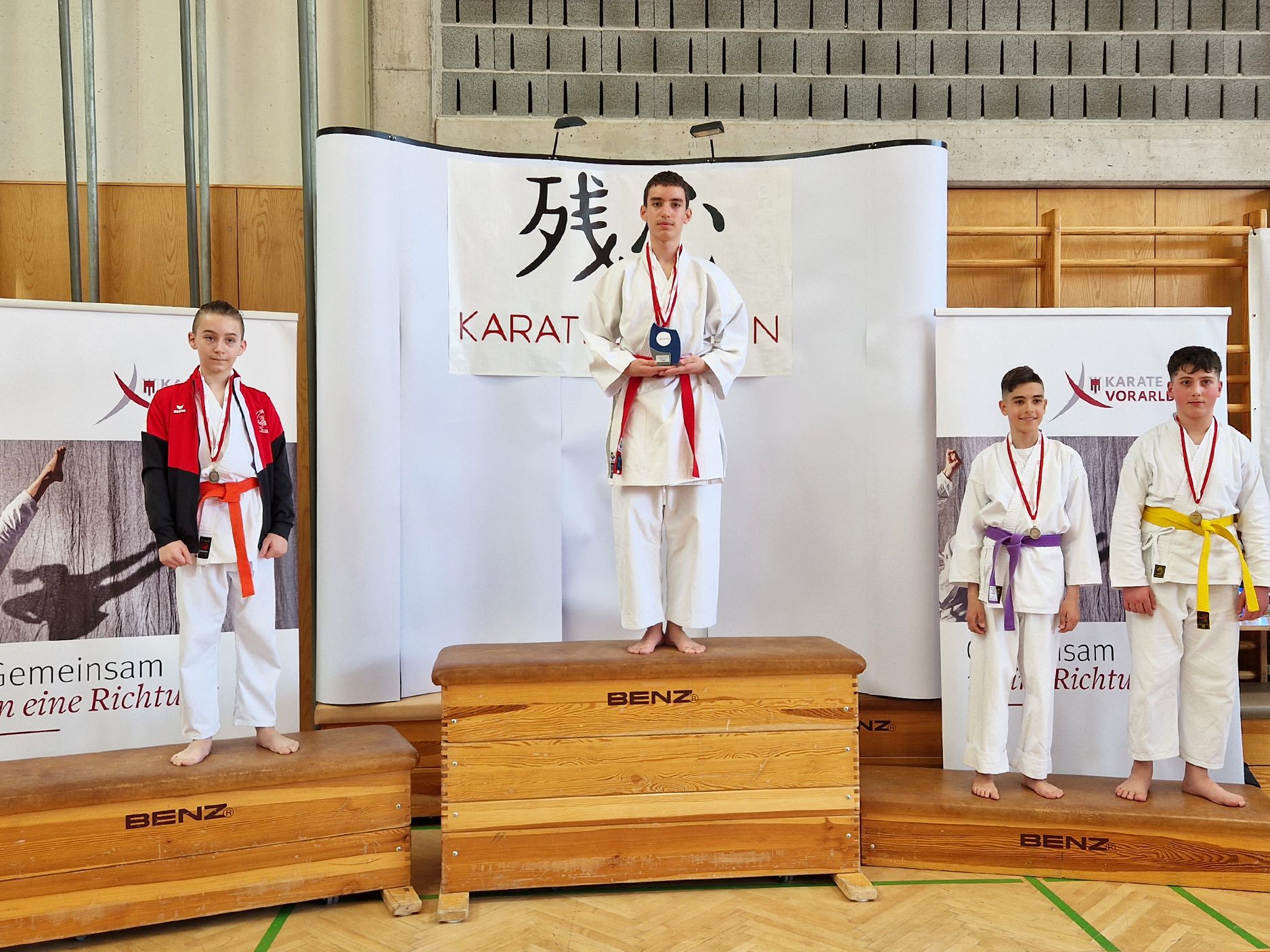 Gleich 7 Medaillen konnten sich die Bludenzer Karatekas bei der diesjährigen Landesmeisterschaft erkämpfen Gleich 7 Medaillen konnten sich die Bludenzer Karatekas bei der diesjährigen Landesmeisterschaft erkämpfen