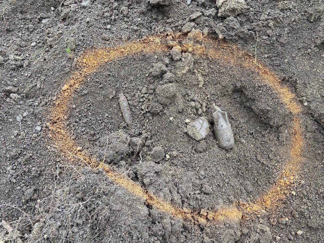 Ein Mann entdeckte bei Grabungsarbeiten in Wien-Favoriten eine Panzergranate und einen Teil einer Wurfgranate. Ein Mann entdeckte bei Grabungsarbeiten in Wien-Favoriten eine Panzergranate und einen Teil einer Wurfgranate.