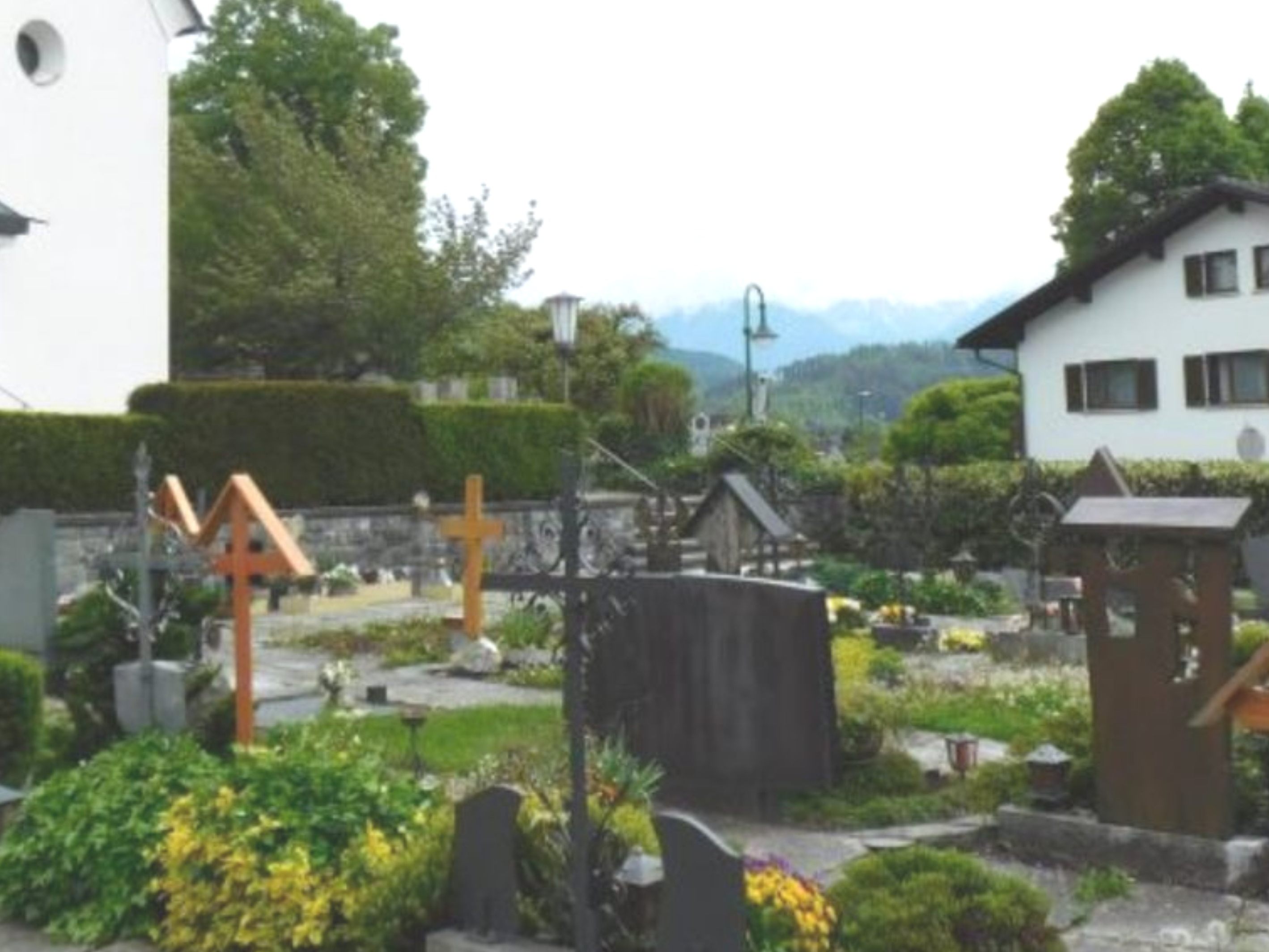 Am Röthner Friedhof entsteht eine neue Urnenwand und zwei Rampen sollen für eine barrierefreie Erreichung aller Ebenen sorgen Am Röthner Friedhof entsteht eine neue Urnenwand und zwei Rampen sollen für eine barrierefreie Erreichung aller Ebenen sorgen