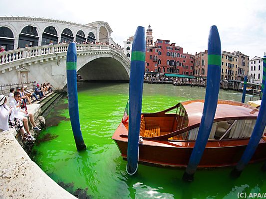 Touristen auf der Rialto-Brücke staunten am Sonntag nicht schlecht