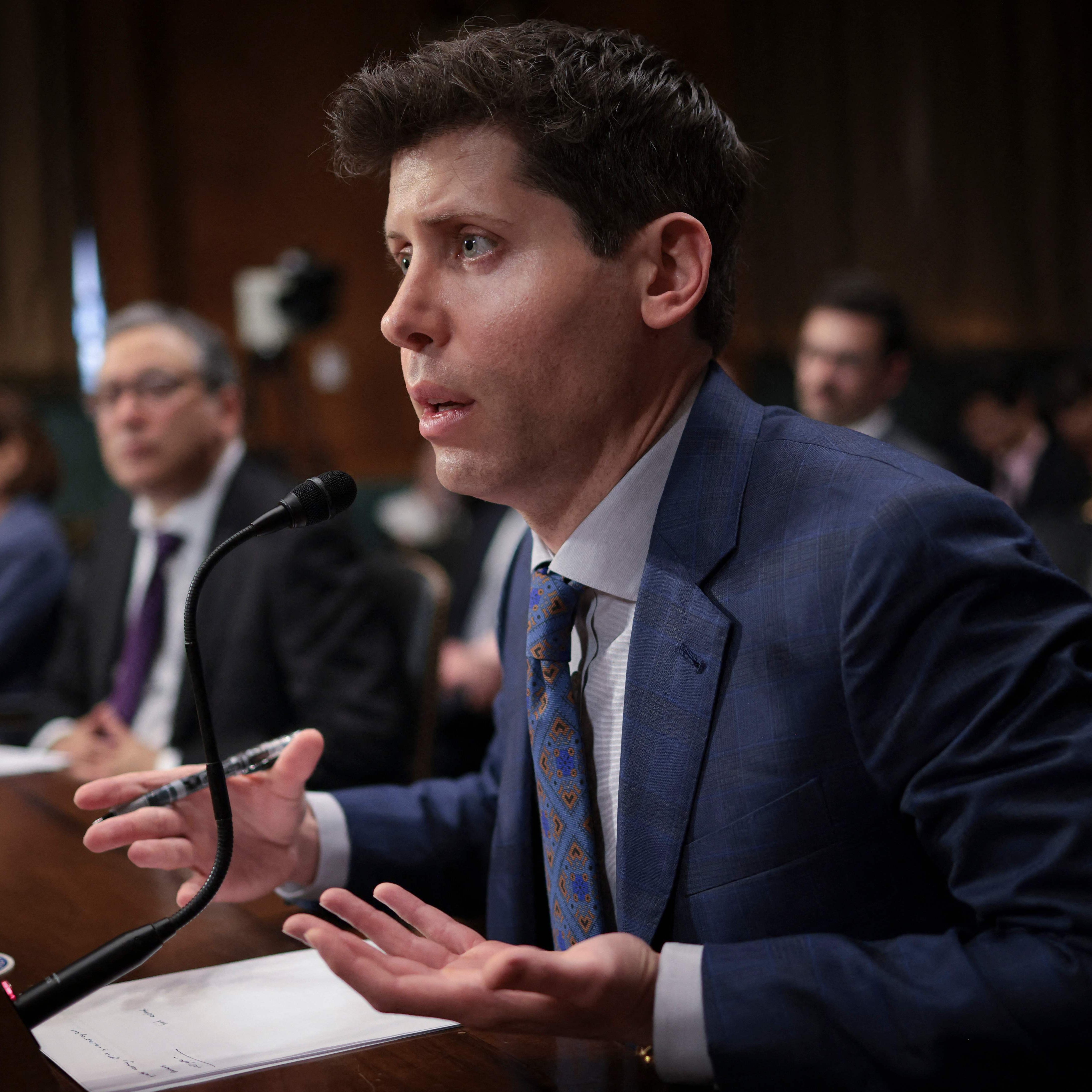 Sam Altman, Chef von OpenAI und Entwickler von ChatGPT fordert eine behördliche Regulierung der Künstlichen Intelligenz.