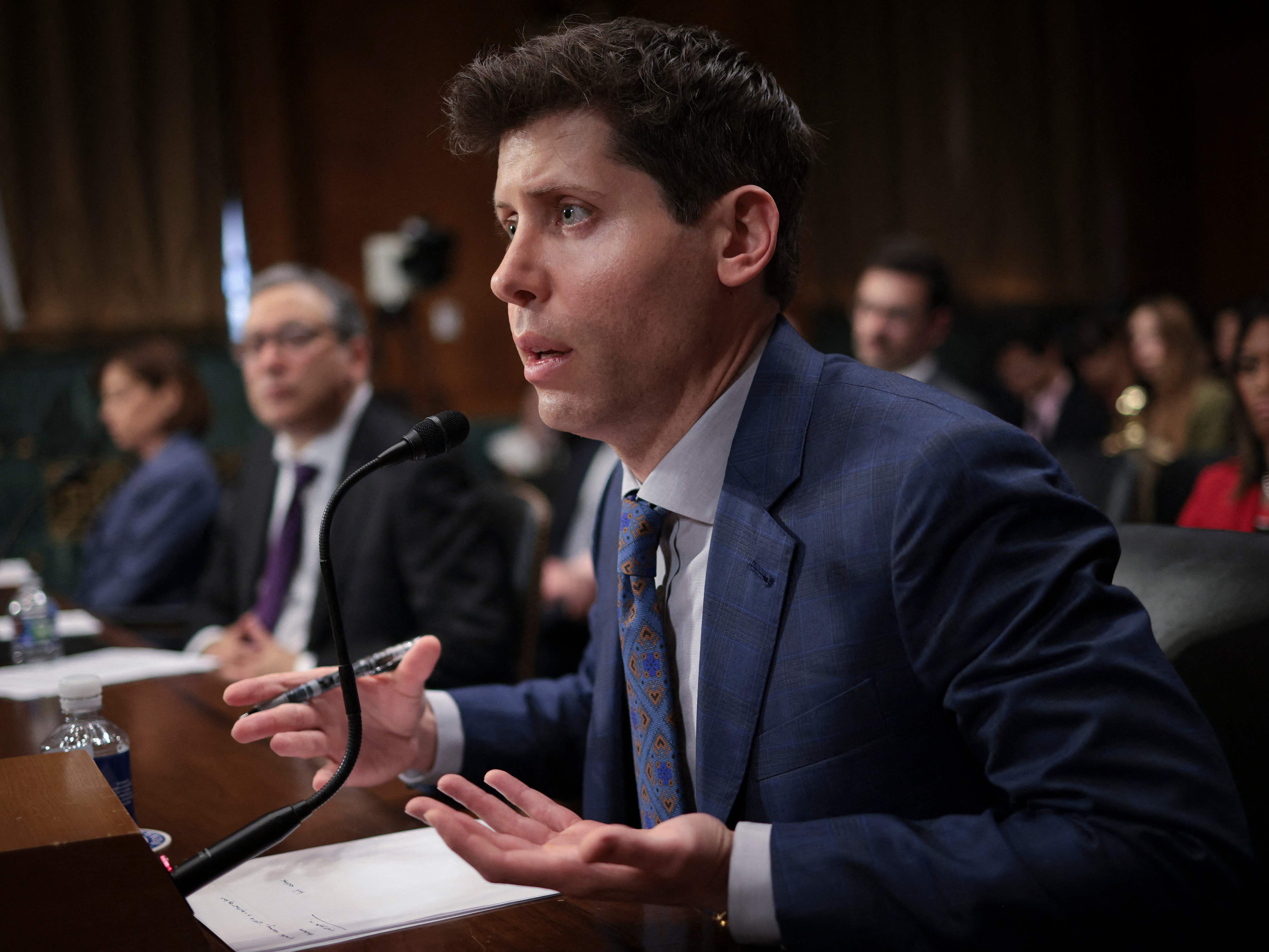Sam Altman, Chef von OpenAI und Entwickler von ChatGPT fordert eine behördliche Regulierung der Künstlichen Intelligenz. Sam Altman, Chef von OpenAI und Entwickler von ChatGPT fordert eine behördliche Regulierung der Künstlichen Intelligenz.