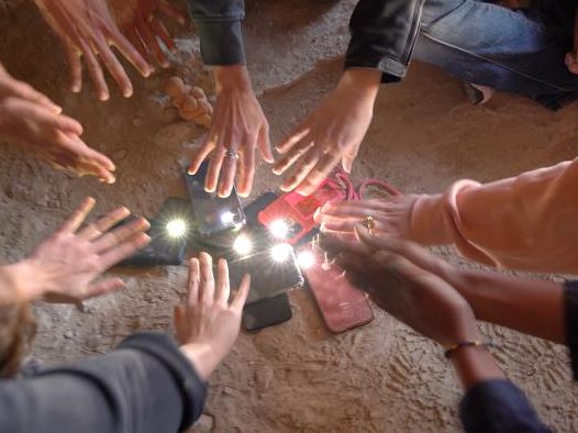 Die Wiener Linien laden, bei freiem Eintritt, unter anderem in die Ausstellung von Laure Prouvost am 4. Juni 2023 in der Kunsthalle Wien ein. Das Angebot gilt nur für Jahreskarten-Besitzer. Die Wiener Linien laden, bei freiem Eintritt, unter anderem in die Ausstellung von Laure Prouvost am 4. Juni 2023 in der Kunsthalle Wien ein. Das Angebot gilt nur für Jahreskarten-Besitzer.