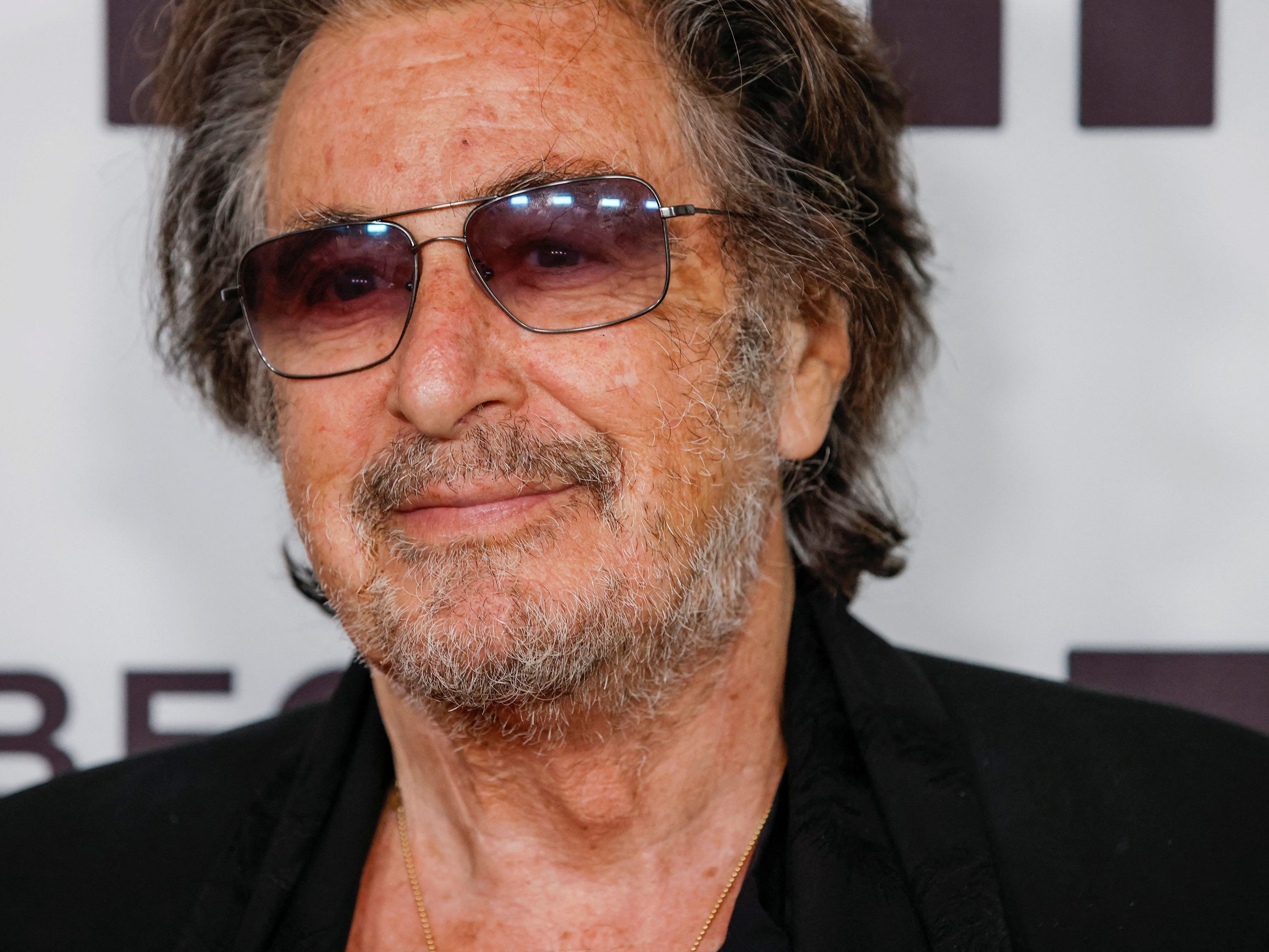 Al Pacino wird mit 83 Jahren wieder Vater. Al Pacino wird mit 83 Jahren wieder Vater.