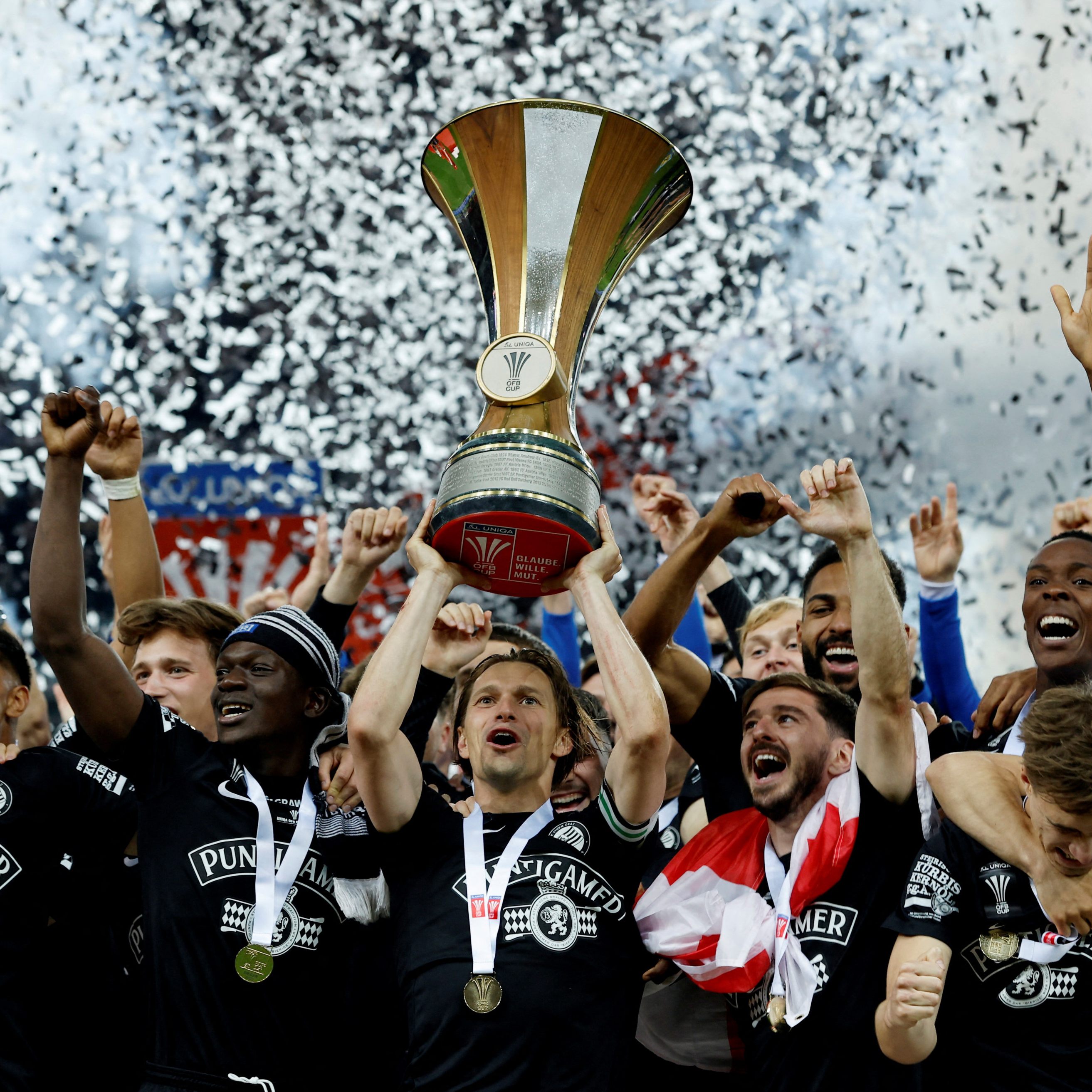 Sturm Graz setzte sich im Cup-Finale gegen Rapid am Sonntag die Krone auf.