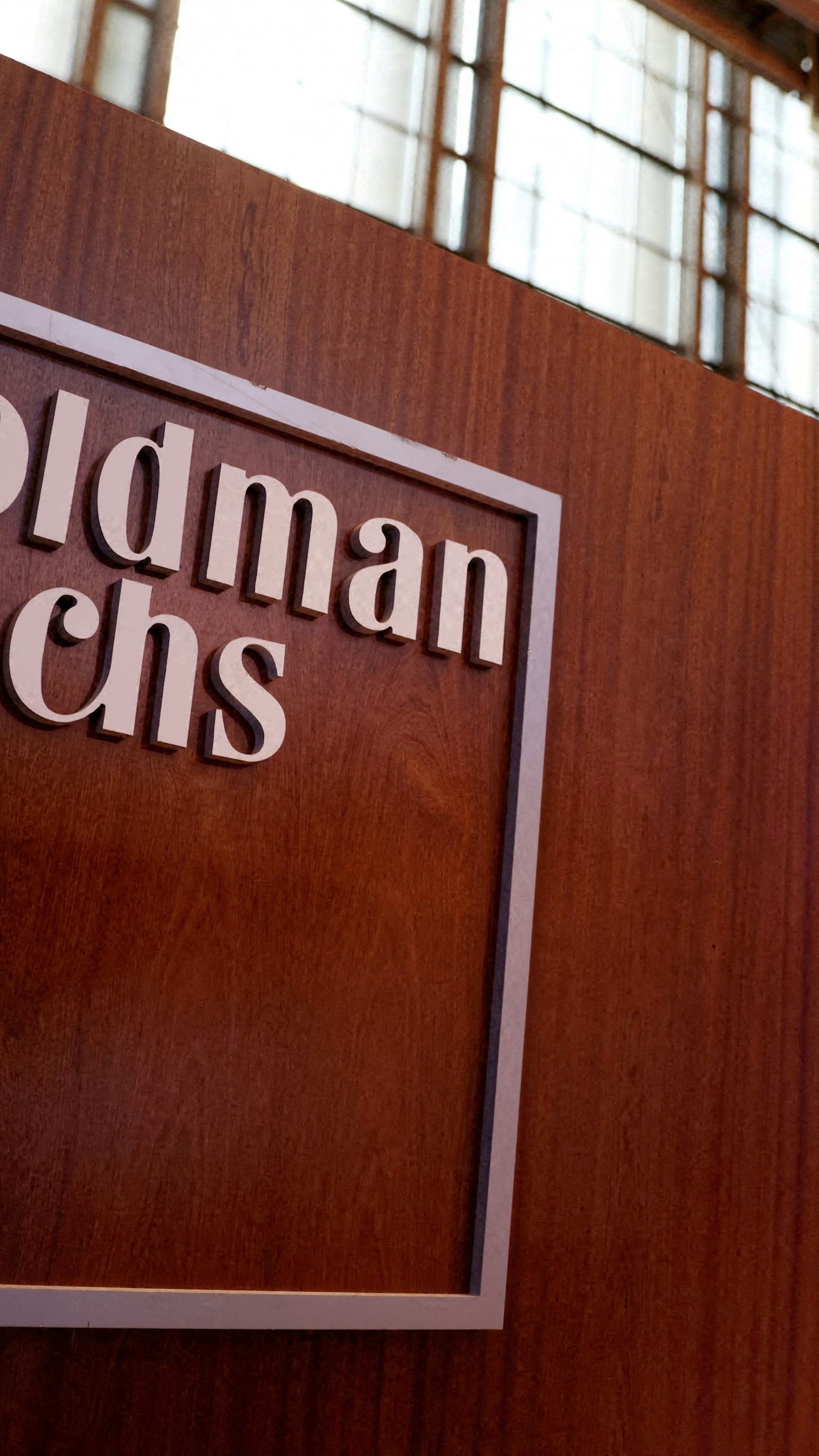 Goldman Sachs: Vergleich