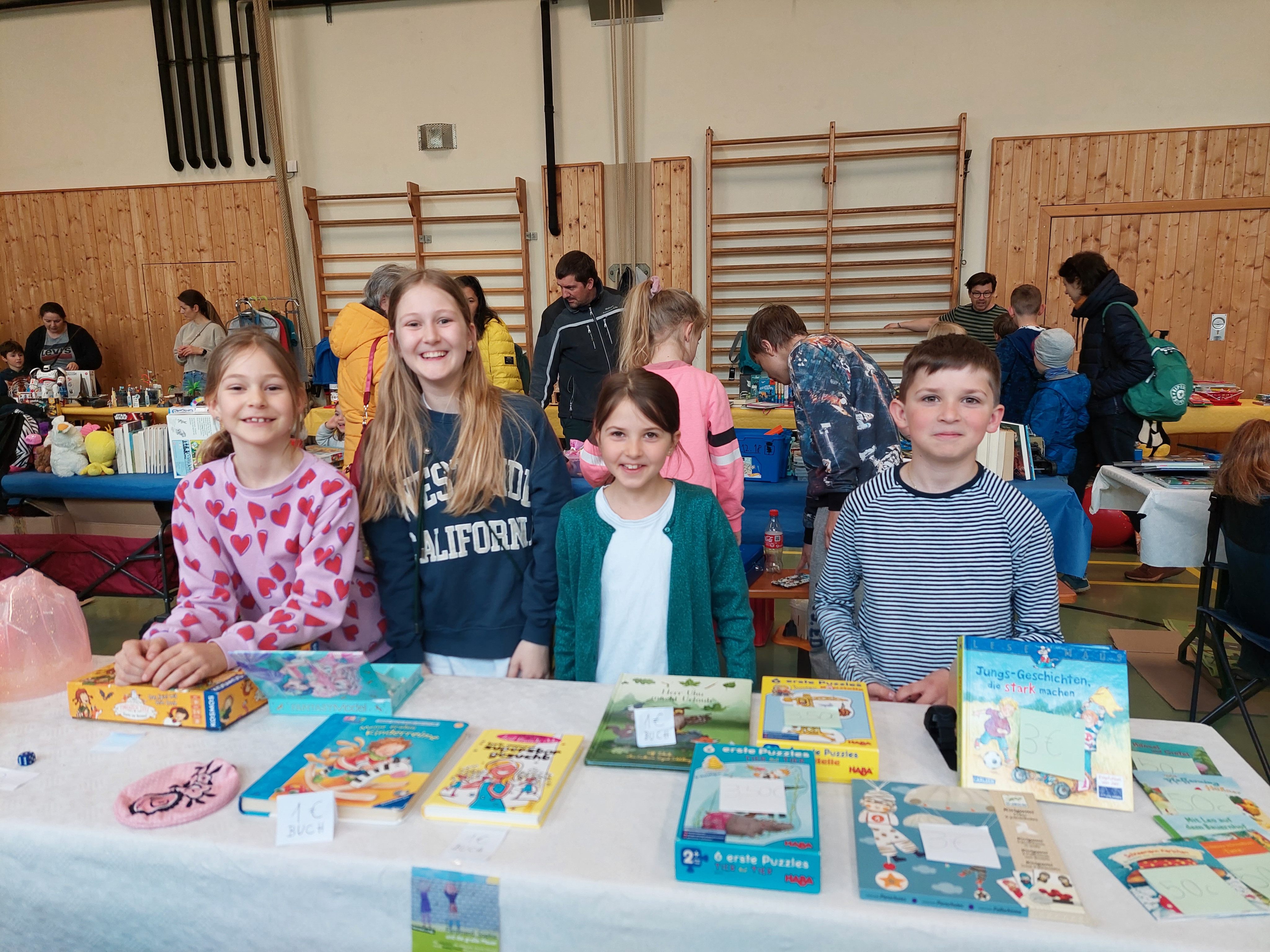 Die Kinder hatten viel Spaß beim Verkaufen und sorgten dafür, dass die Flohmarktkassen ordentlich klingelten.