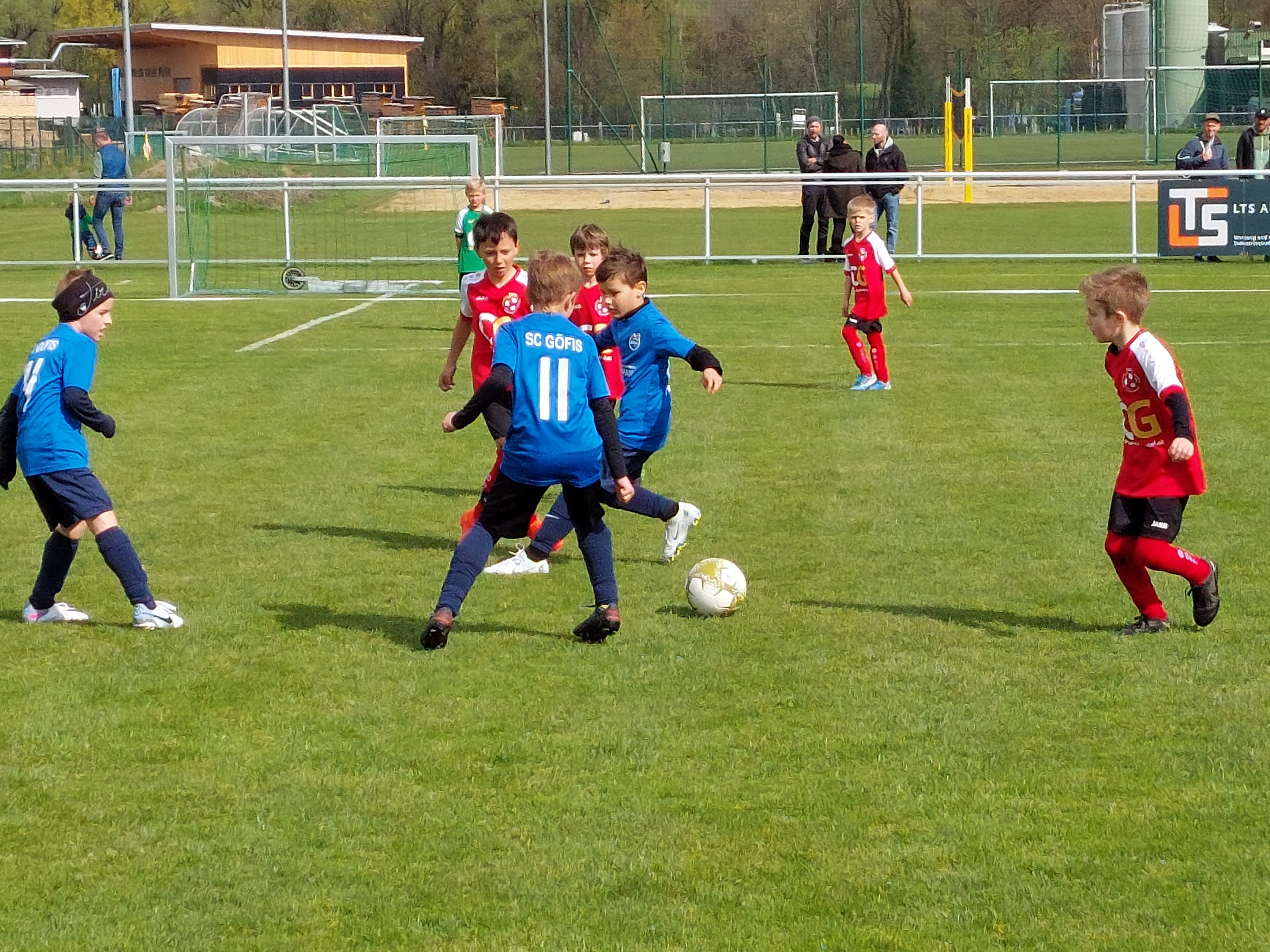 Der Sattaaser Nachwuchs und die Kampfmannschaft freuen sich auf zahlreiche Besucher und auf spannende Spiele Der Sattaaser Nachwuchs und die Kampfmannschaft freuen sich auf zahlreiche Besucher und auf spannende Spiele