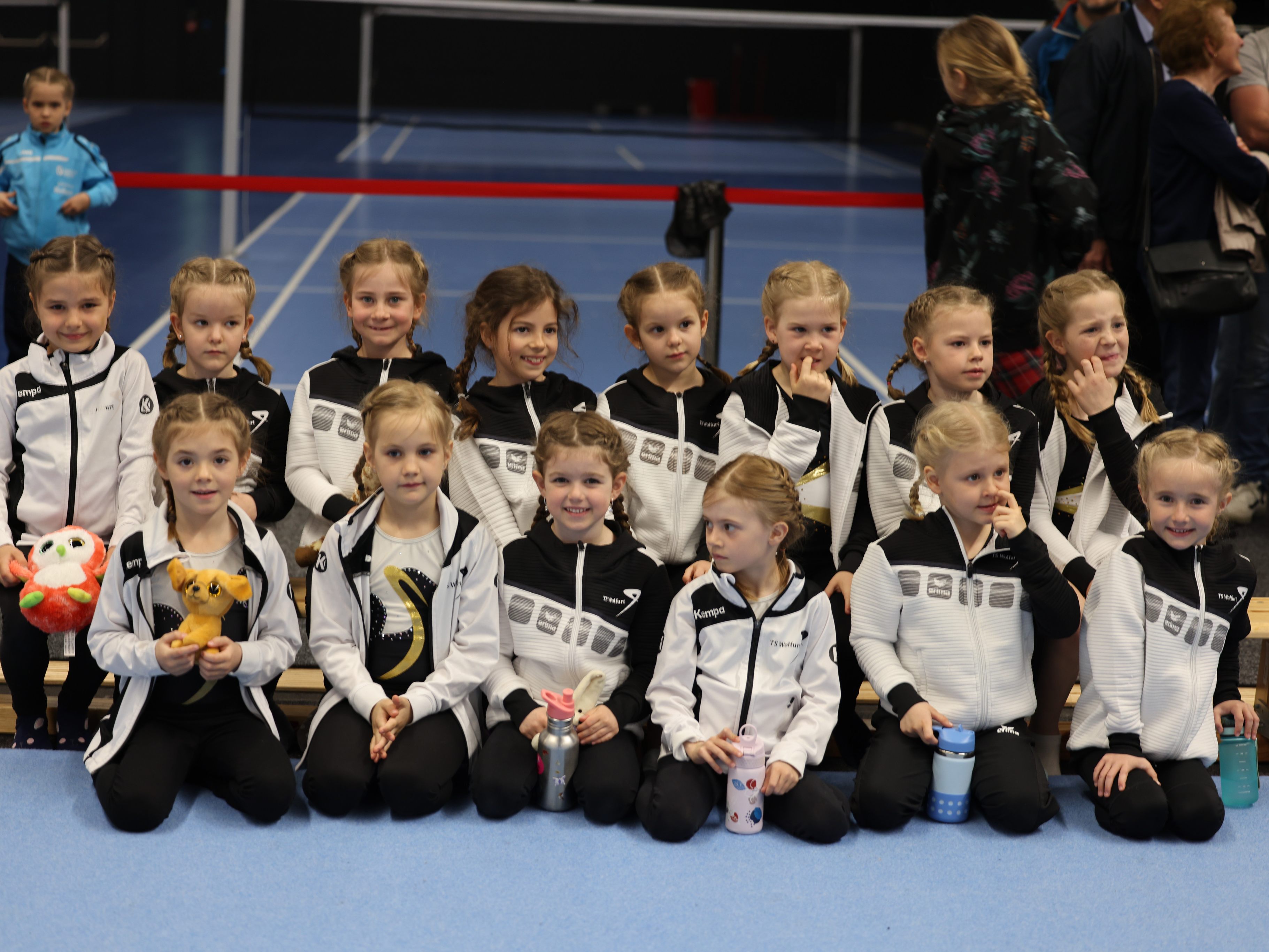 Die Kunstturnerinnen starteten beim Mannschaftswettkampf in Dornbirn. Die Kunstturnerinnen starteten beim Mannschaftswettkampf in Dornbirn.