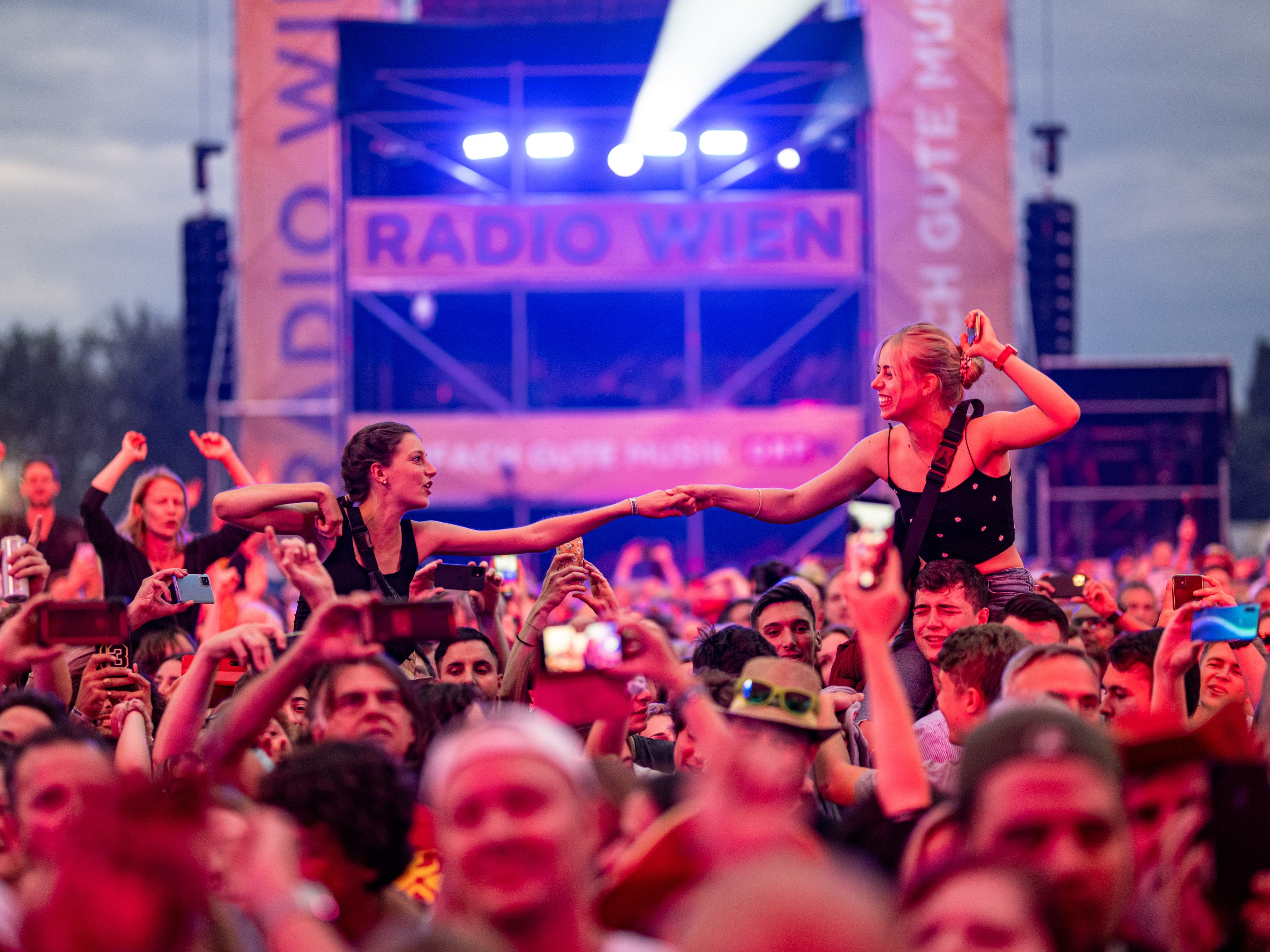 Die Vorbereitungen für das 40. Wiener Donauinselfest laufen auf Hochtouren. Die Vorbereitungen für das 40. Wiener Donauinselfest laufen auf Hochtouren.