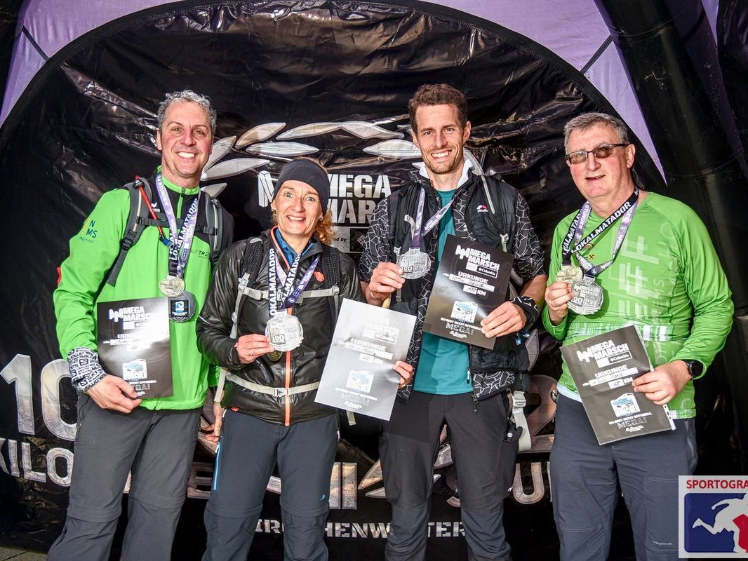 Die glücklichen Finisher Thomas, Karin, Felix und Klaus
