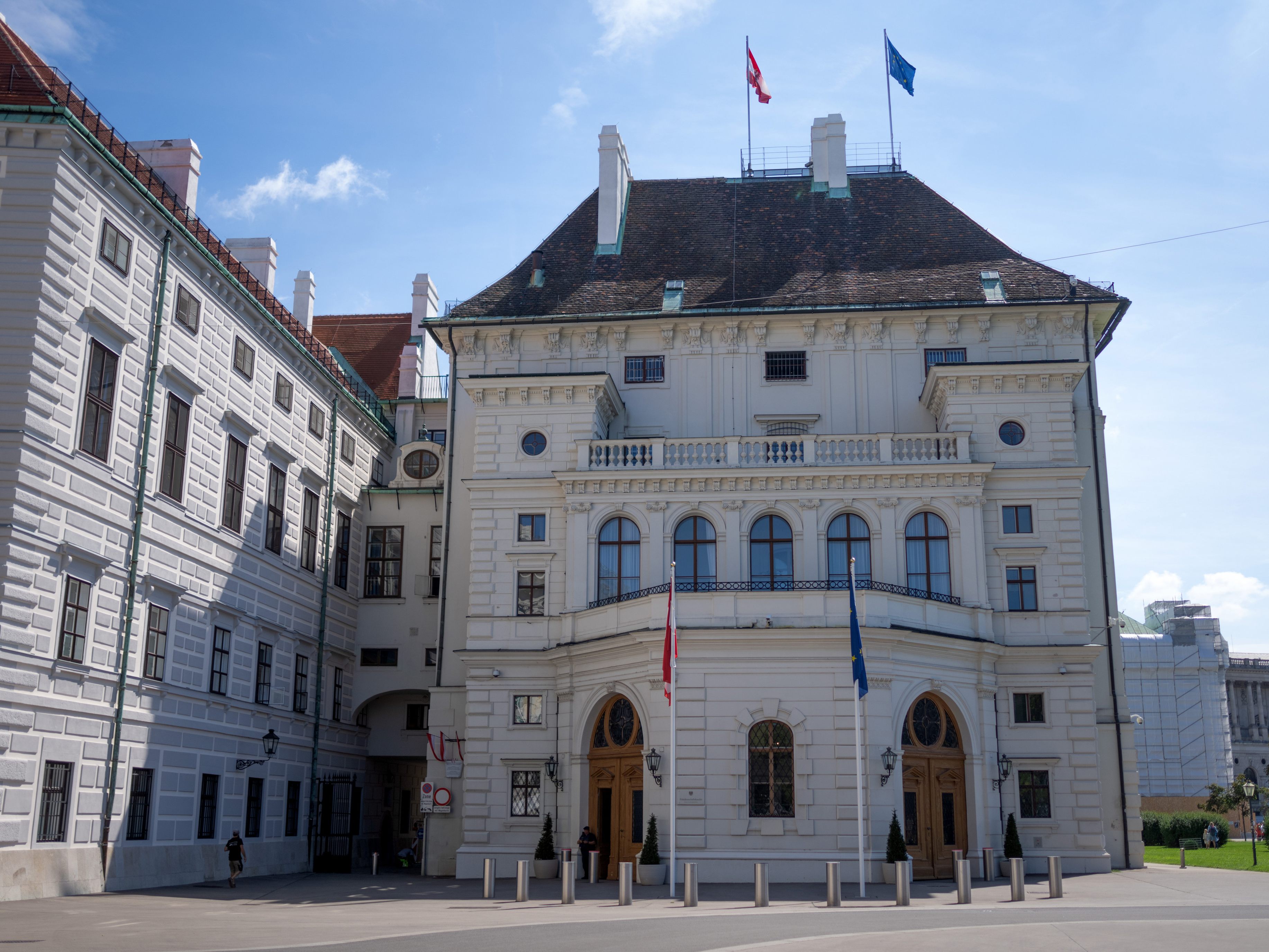Die Sanierungsarbeiten der Bellariafassade der Wiener Hofburg haben gestartet.