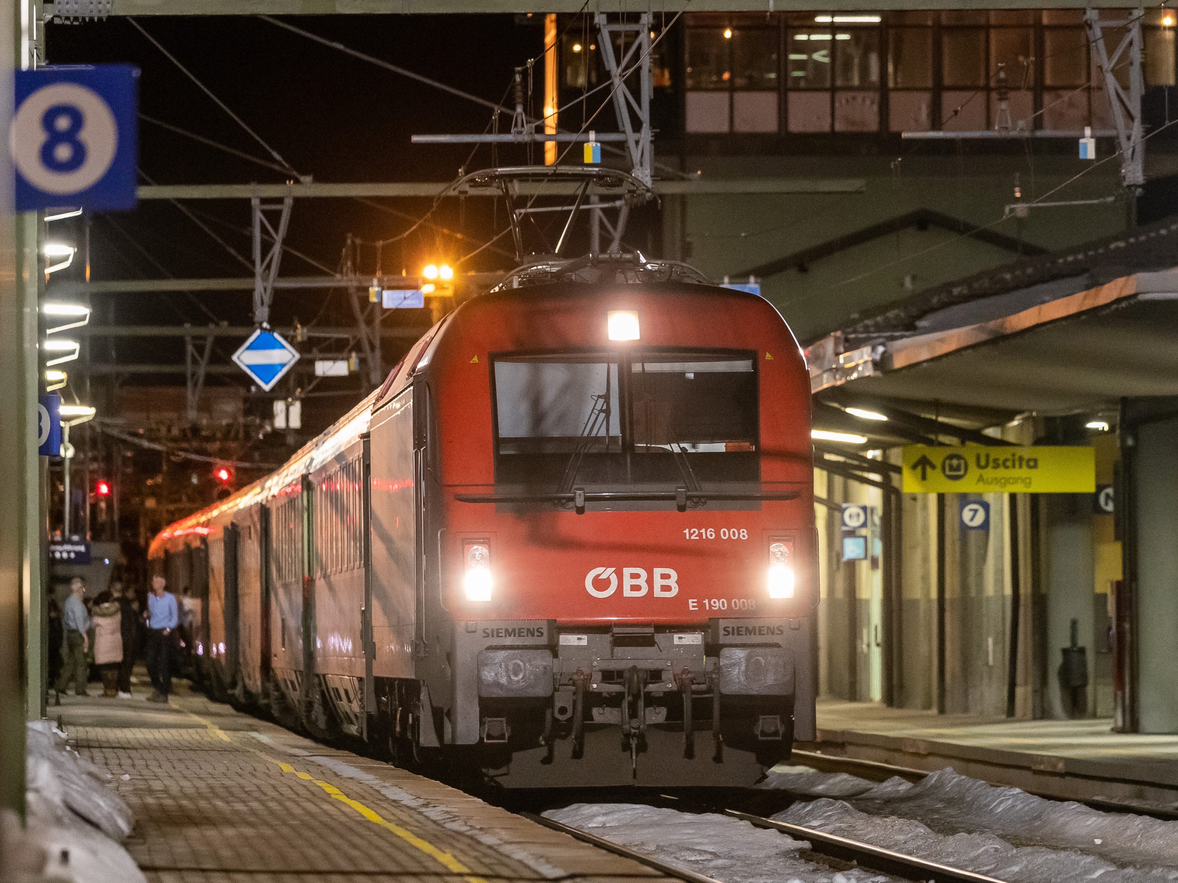 Tirol und Südtirol wollen die Bahn-Grenzaufenthalte am Brenner beenden.