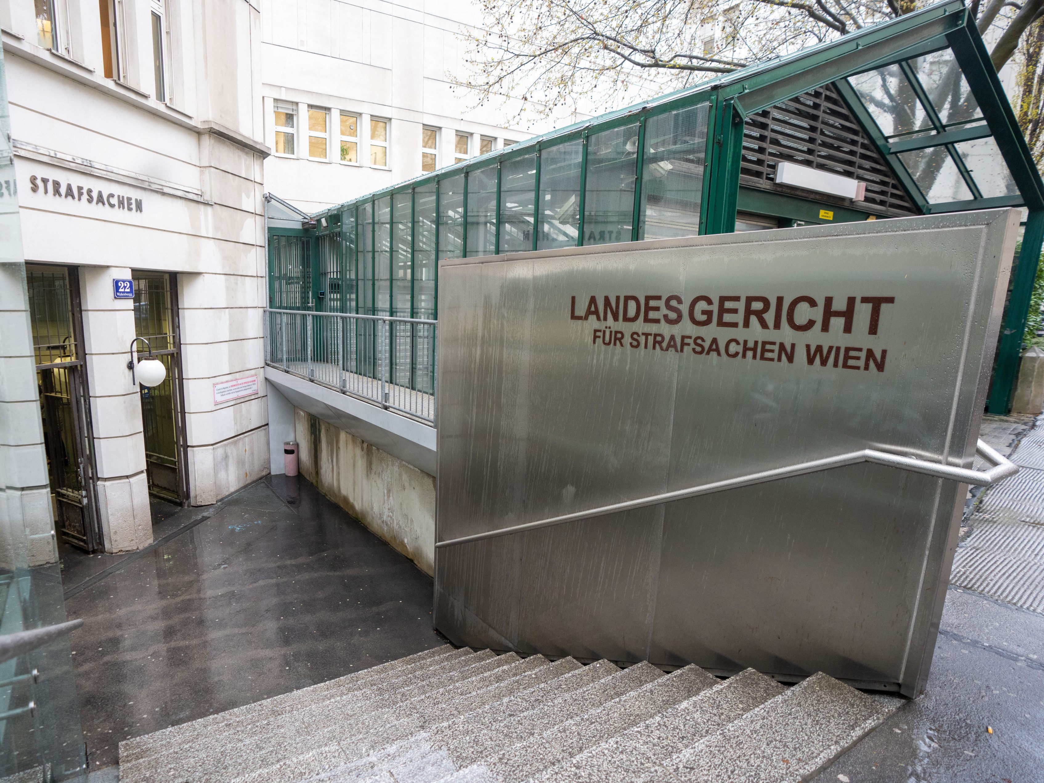 Am Wiener Landesgericht wurde der Prozess gegen die Fensterbohrer-Bande fortgesetzt.