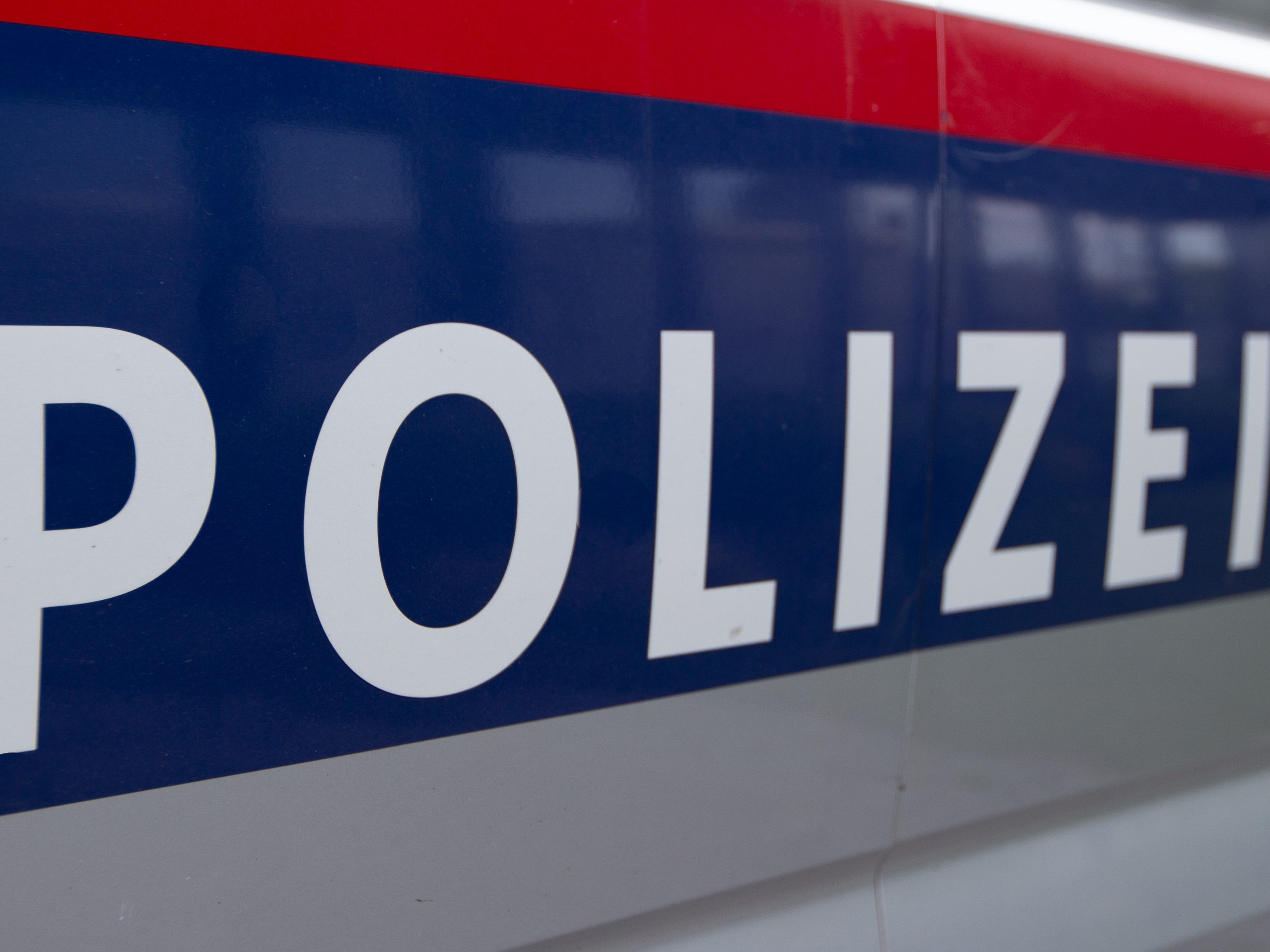 Die Polizei warnt erneut vor Betrügern. Die Polizei warnt erneut vor Betrügern.