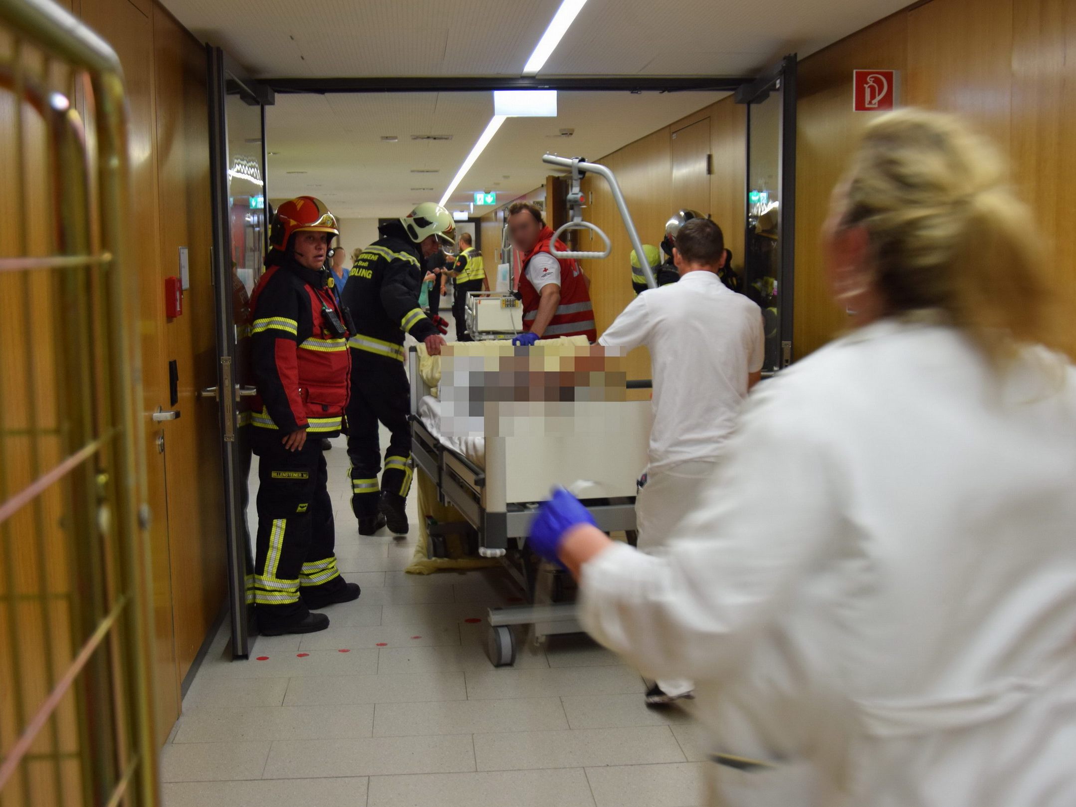 In der Nacht auf Dienstag ist im Landesklinikum Mödling ein verheerendes Feuer ausgebrochen. In der Nacht auf Dienstag ist im Landesklinikum Mödling ein verheerendes Feuer ausgebrochen.