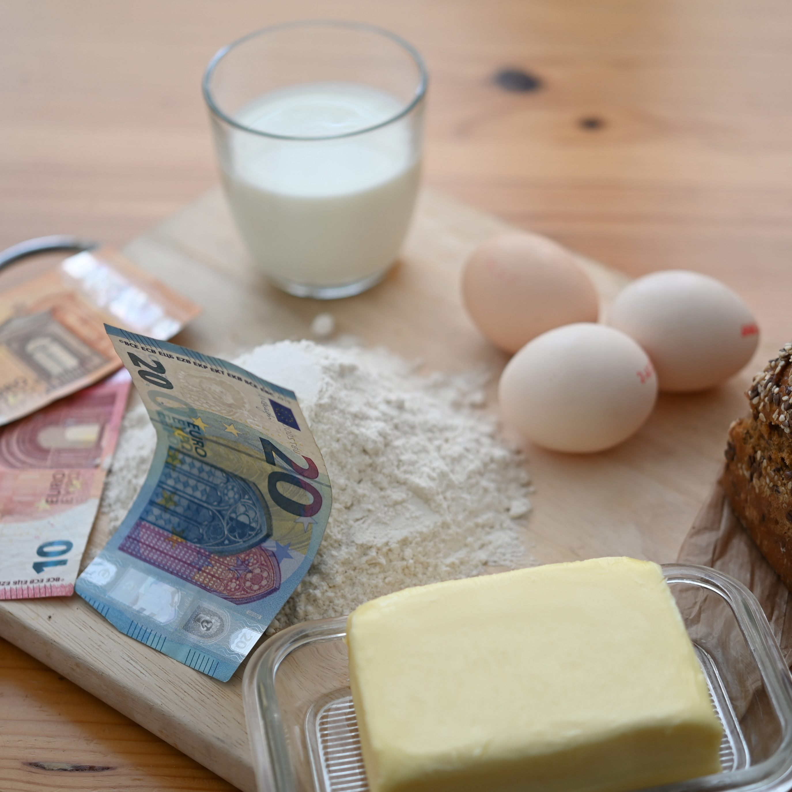 Branchenvertreter fordern weitere Anti-Teuerungs-Maßnahmen von der Regierung.