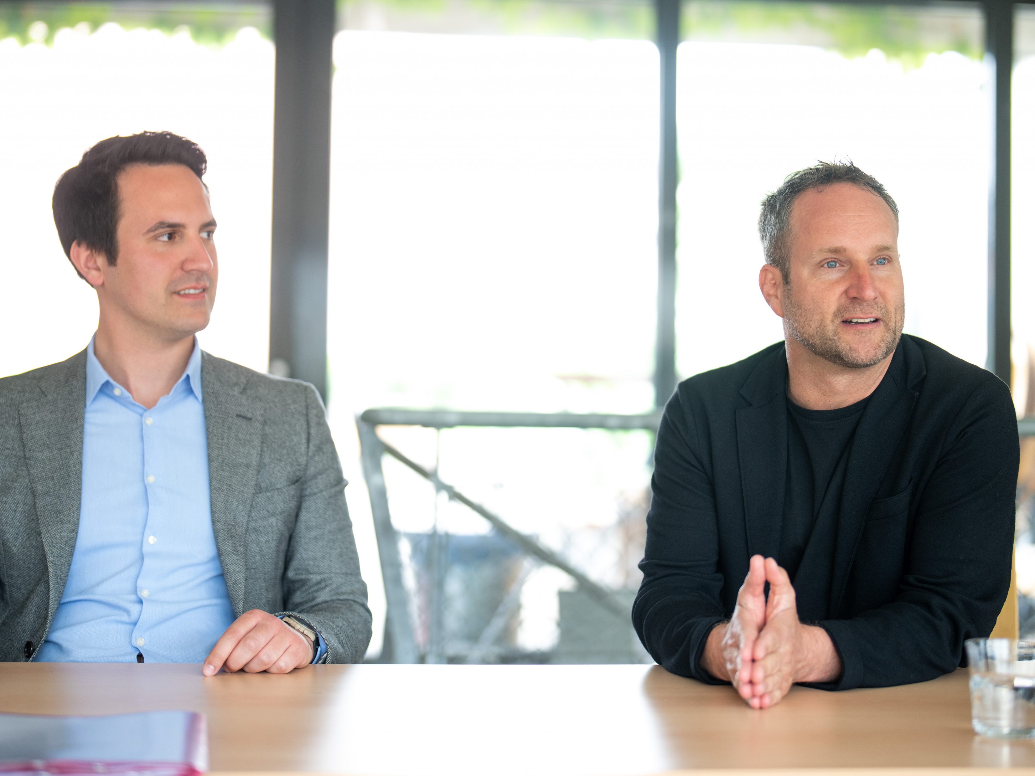 Beratervertrag für Strolz (im Bild rechts) wird von Wiener FPÖ und ÖVP kritisiert.