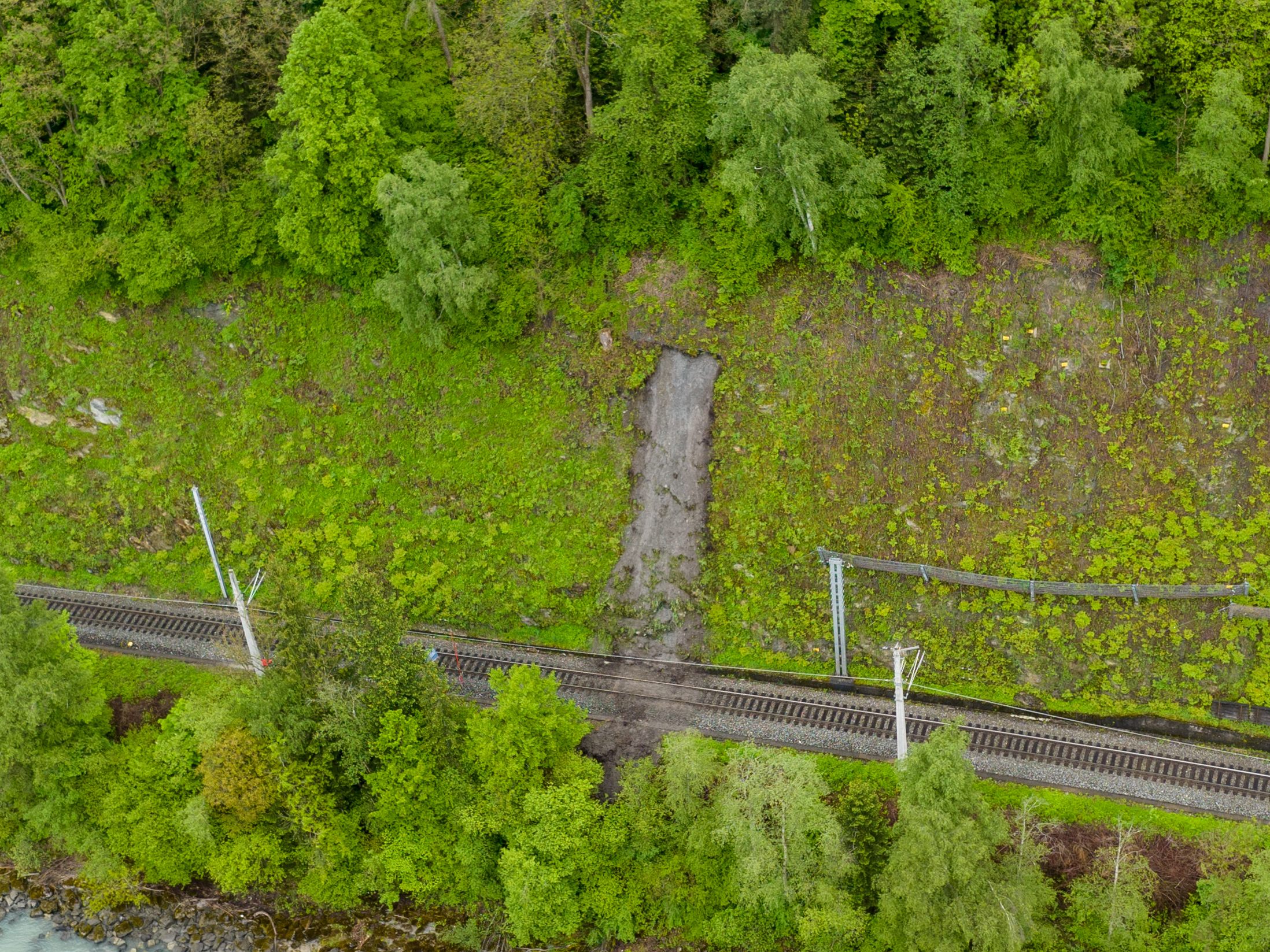 Murenabgang zwischen den Bahnhöfen Roppen und Imst-Pitztal im Tiroler Oberland Murenabgang zwischen den Bahnhöfen Roppen und Imst-Pitztal im Tiroler Oberland