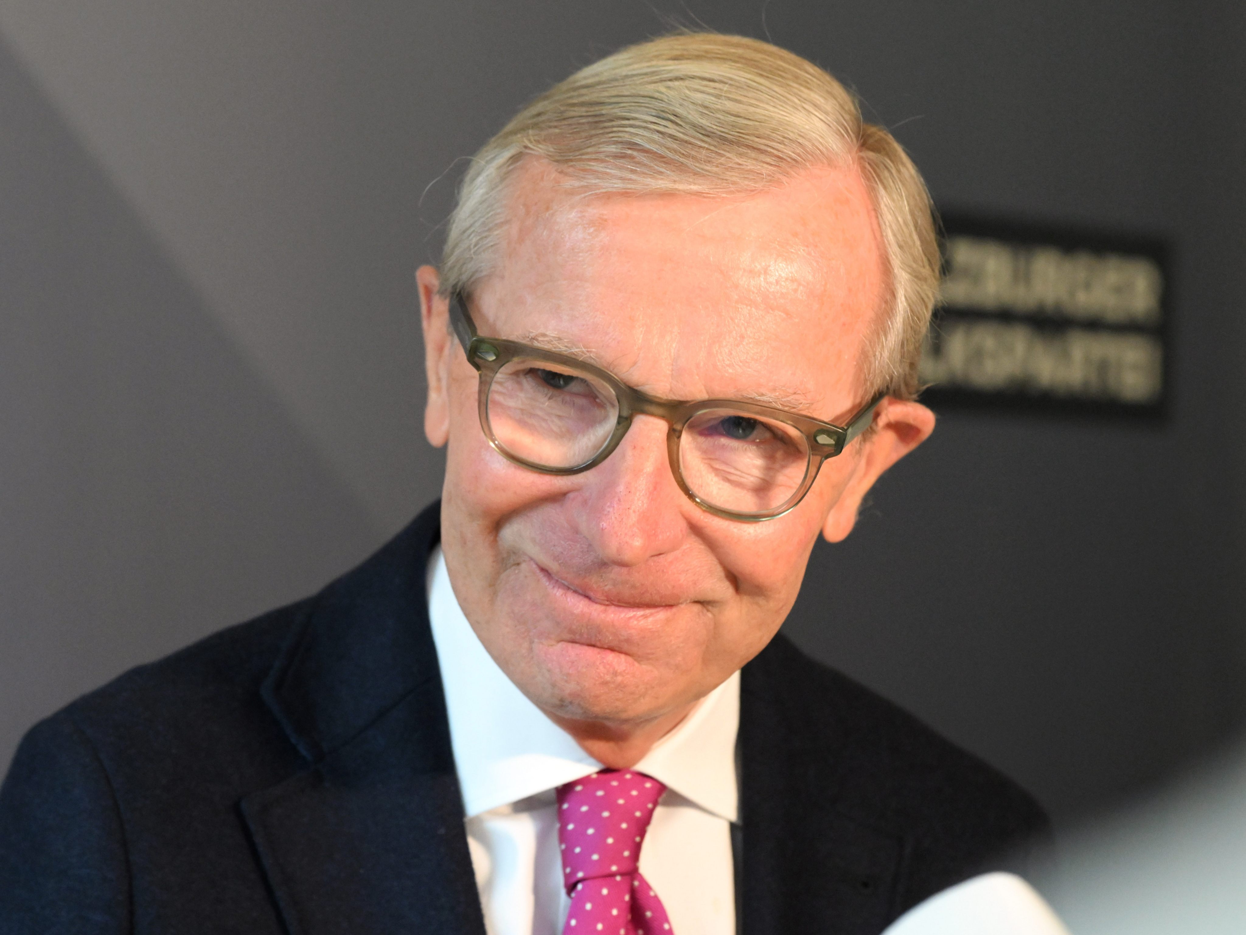 Salzburgs Landeshauptmann kündigte an, dass ÖVP mit FPÖ verhandeln wird. Salzburgs Landeshauptmann kündigte an, dass ÖVP mit FPÖ verhandeln wird.