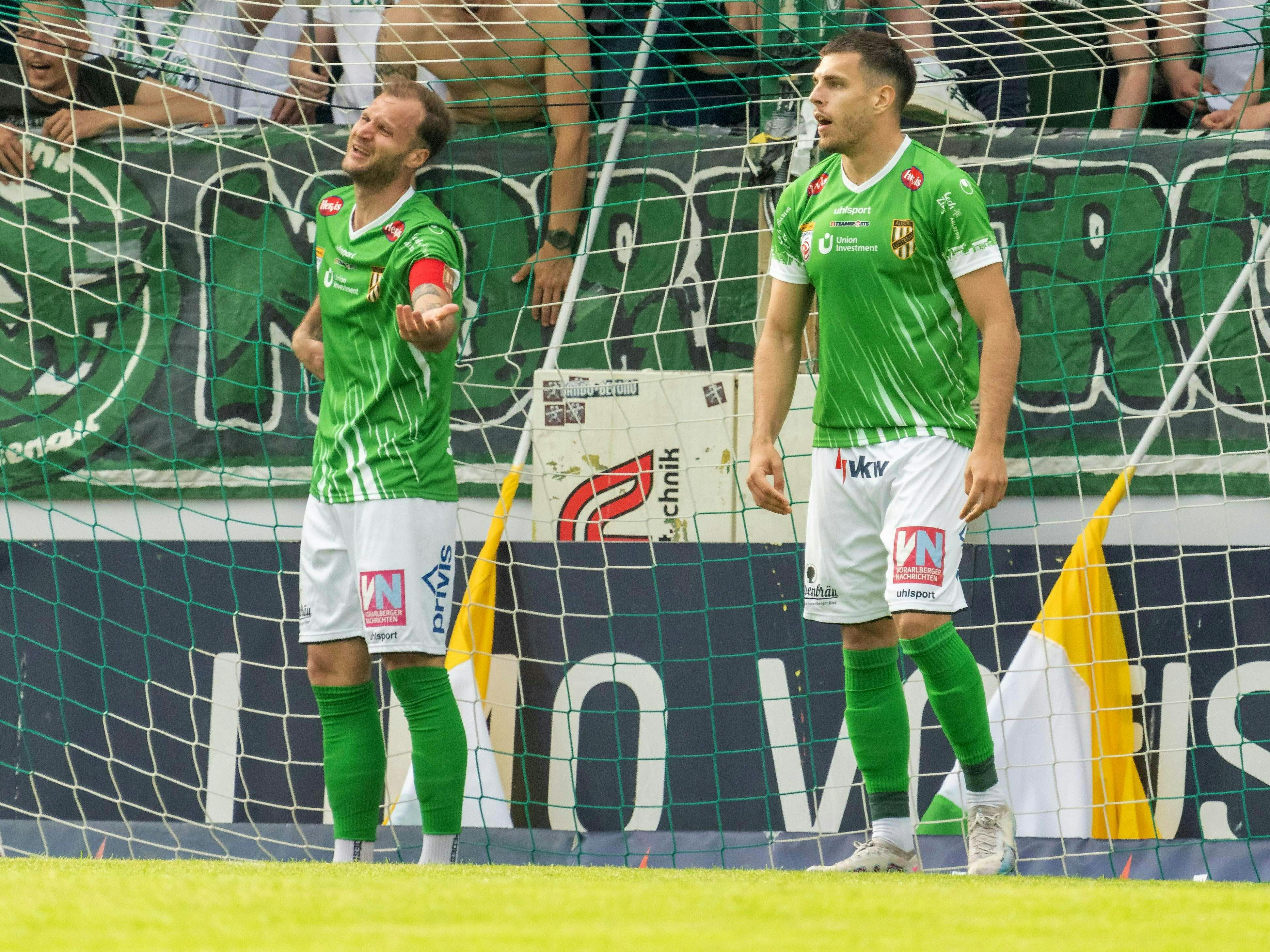 Vor allem Lustenaus Defensive zeigte sich heute sehr fehlerhaft. Vor allem Lustenaus Defensive zeigte sich heute sehr fehlerhaft.